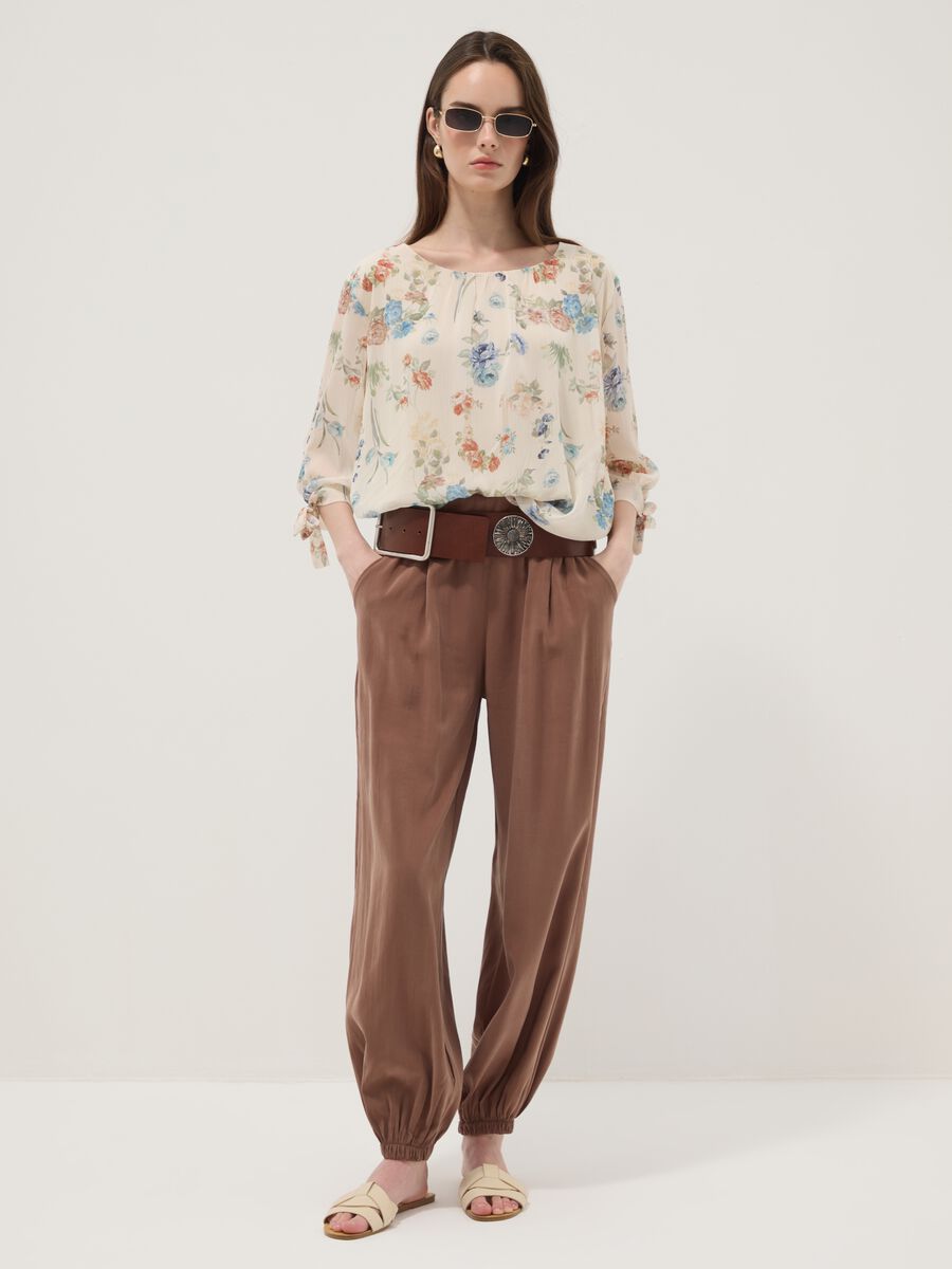 Brown viscose-blend trousers with elasticated cuffs, regular fit_0