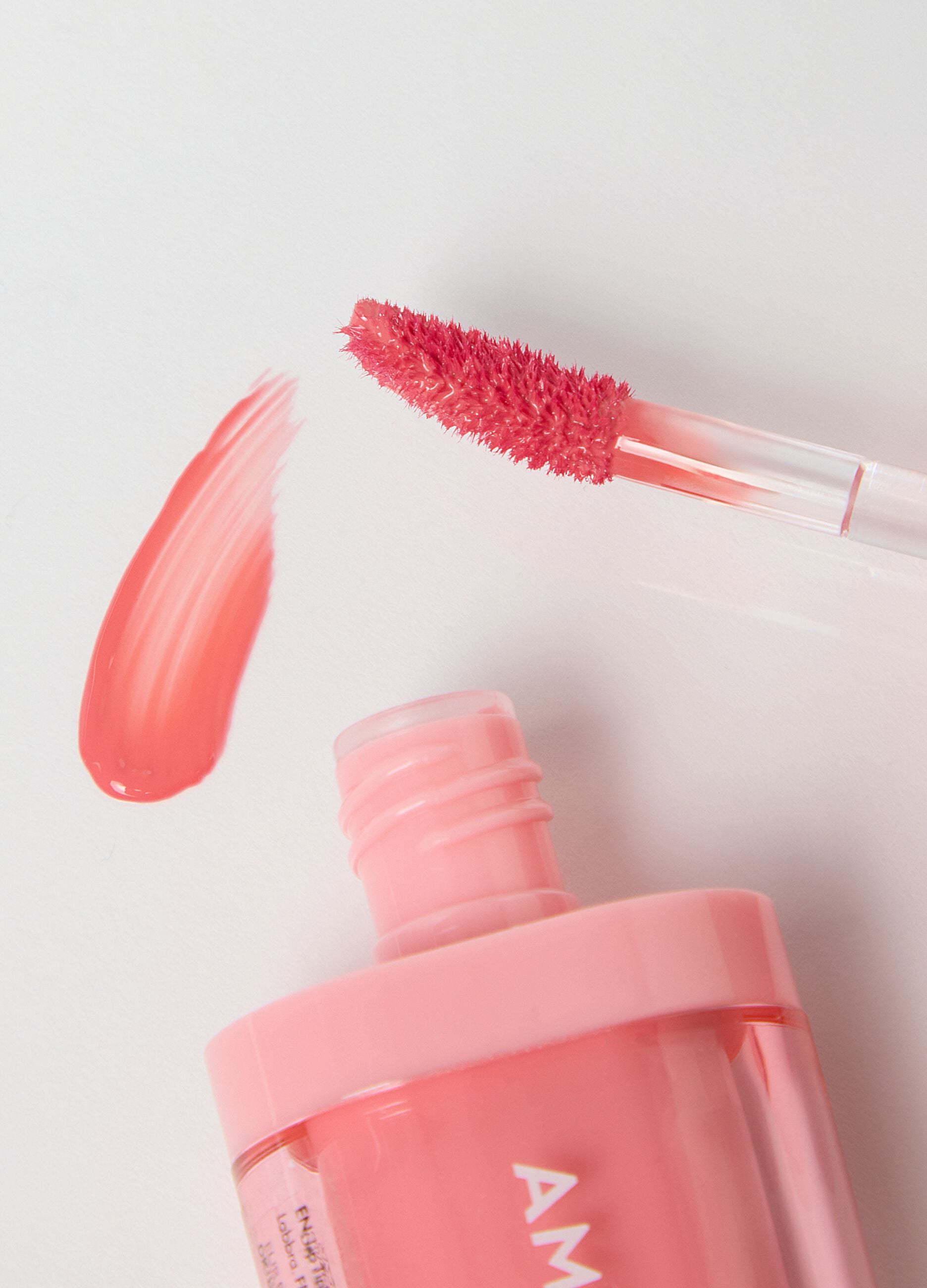 COLOR + VOLUME + HYDRATION, innovative lip tint with a volumizing effect for soft and super juicy lips