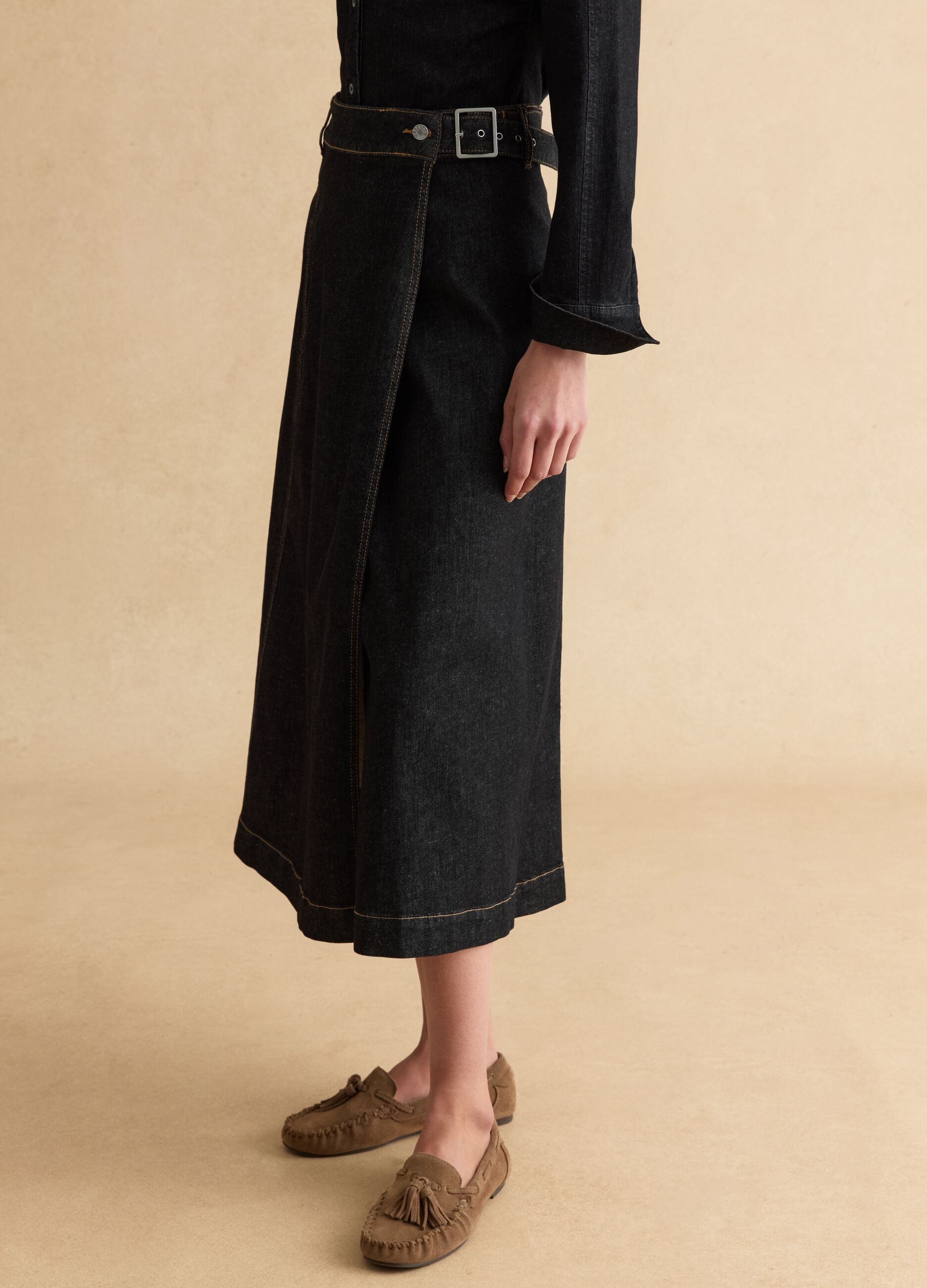 Black stretch cotton skirt regular fit with belt