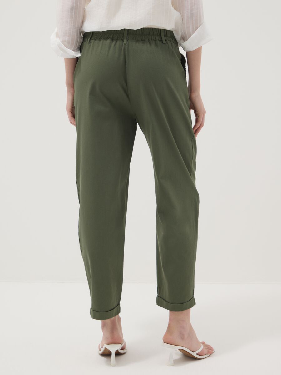 Green regular-fit stretch cotton trousers_2