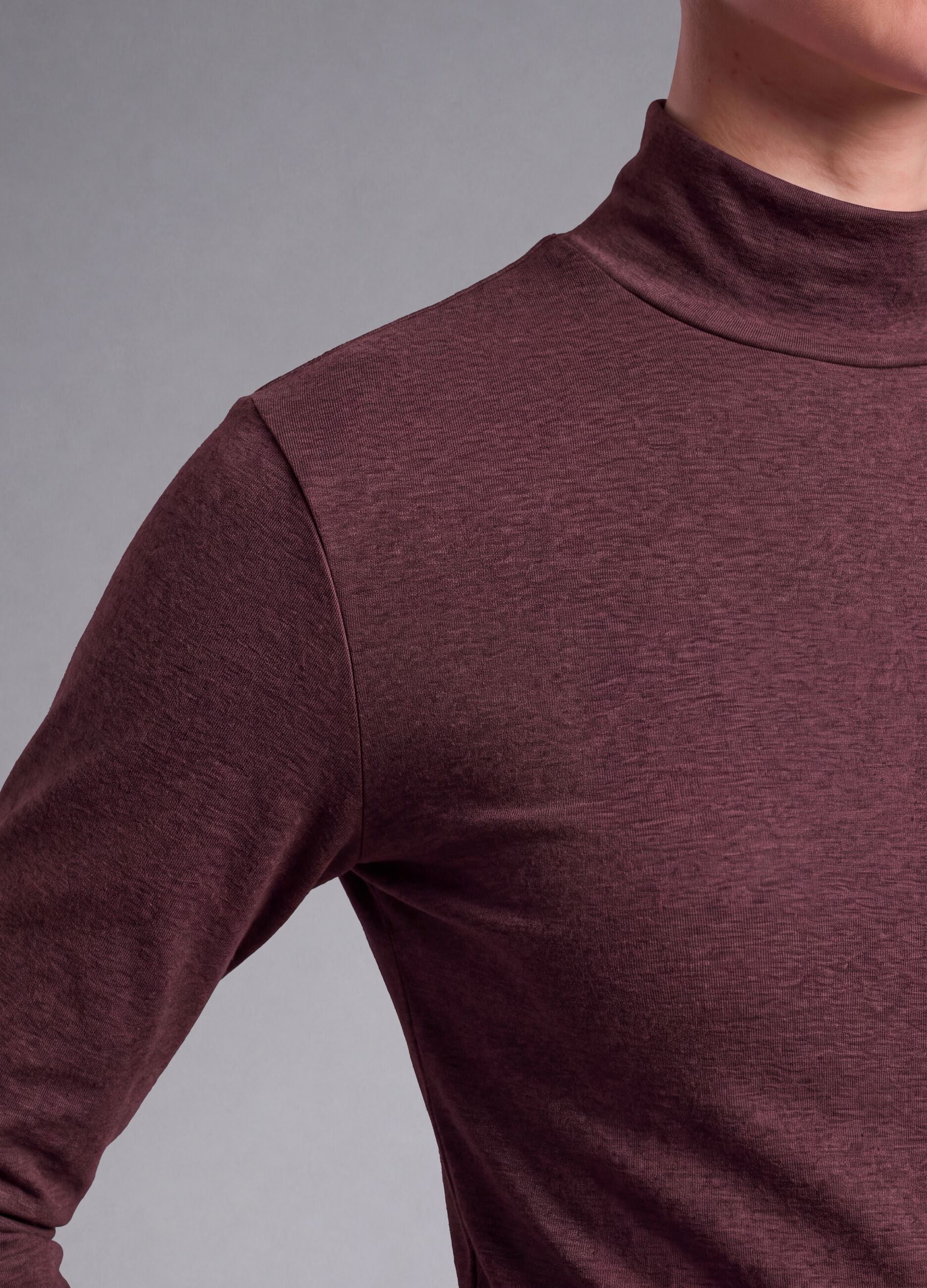 Purple cropped stretch T-shirt with high neck, Easy Dry &ndash; ALTAVIA STUDIO