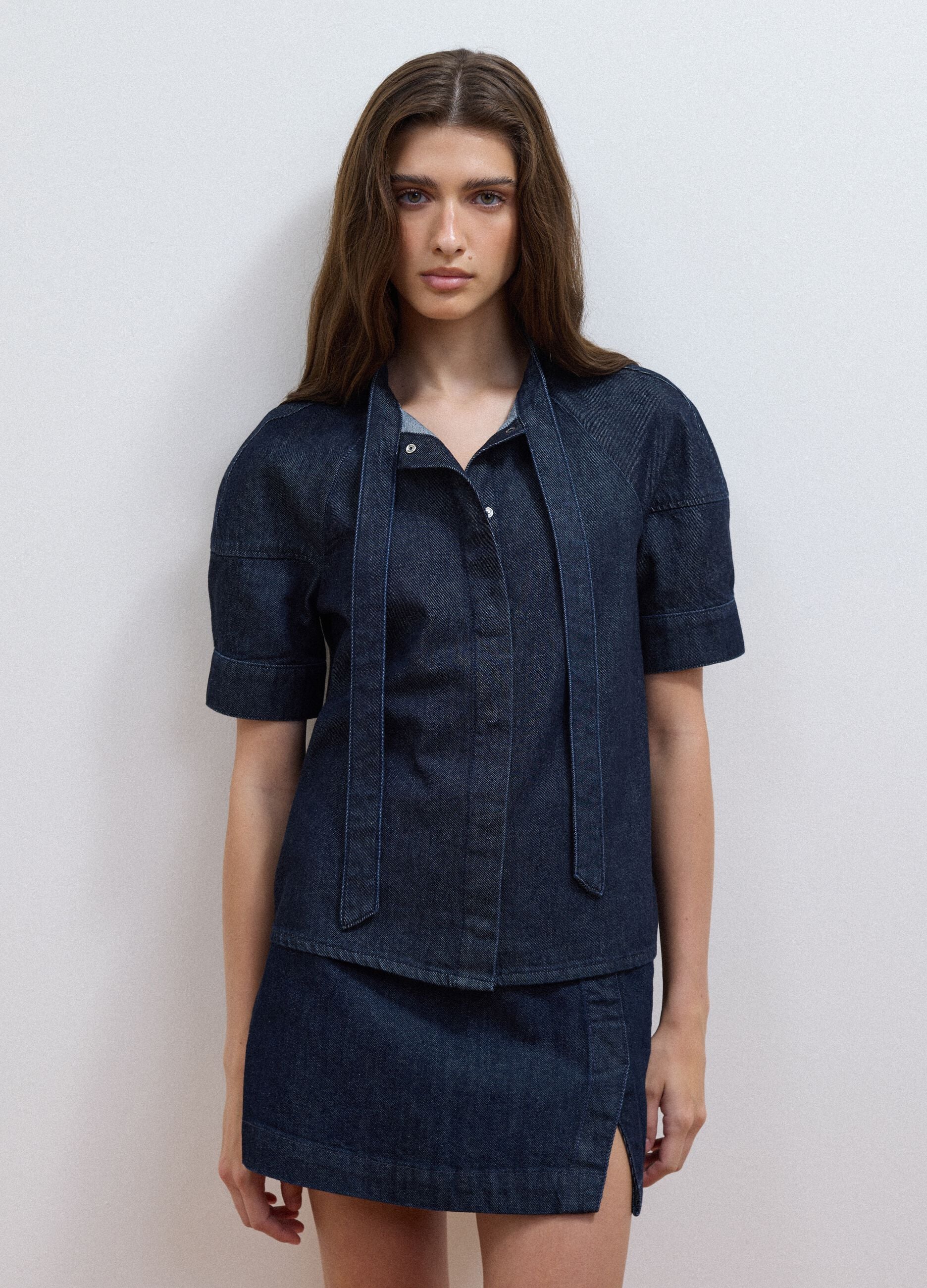 Regular-fit short-sleeved pure cotton denim shirt with tie detail
