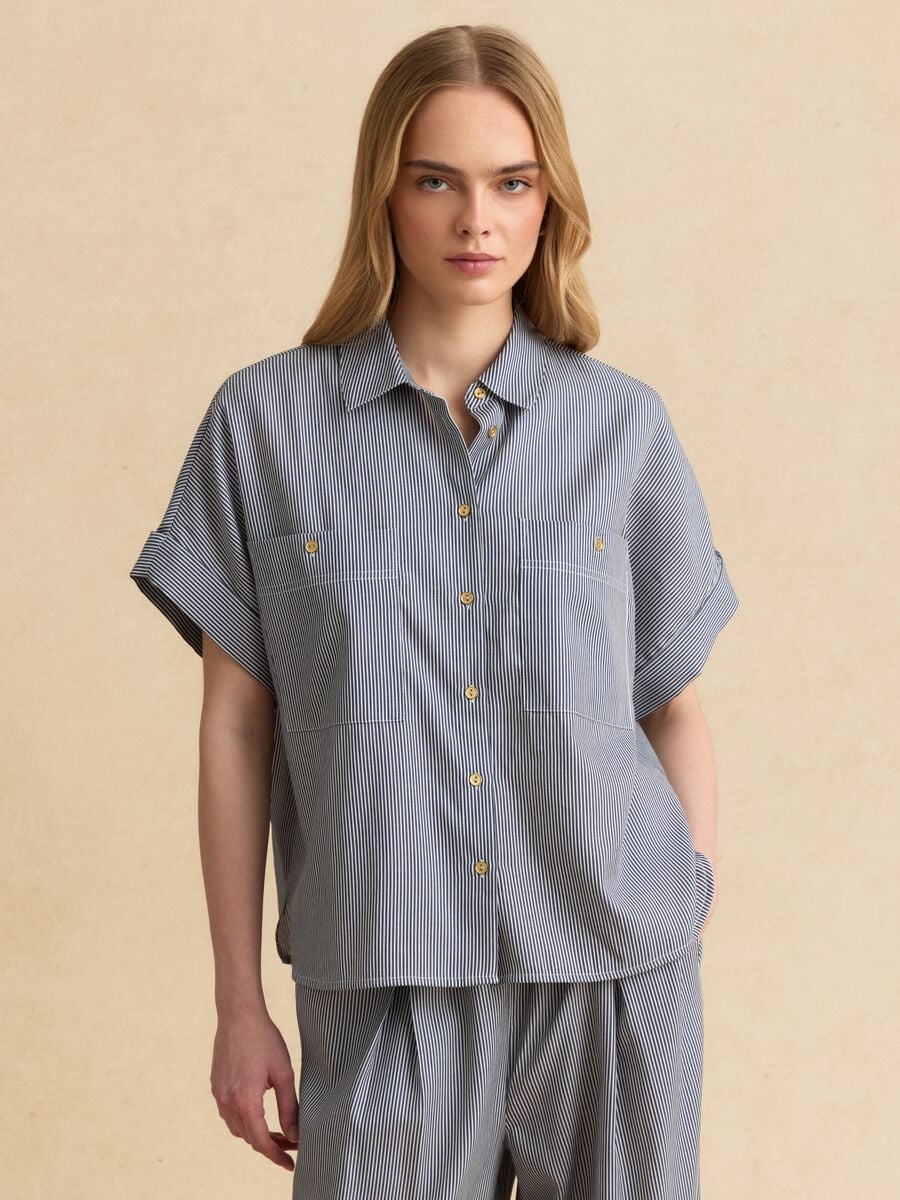 Blue striped short-sleeve shirt_1