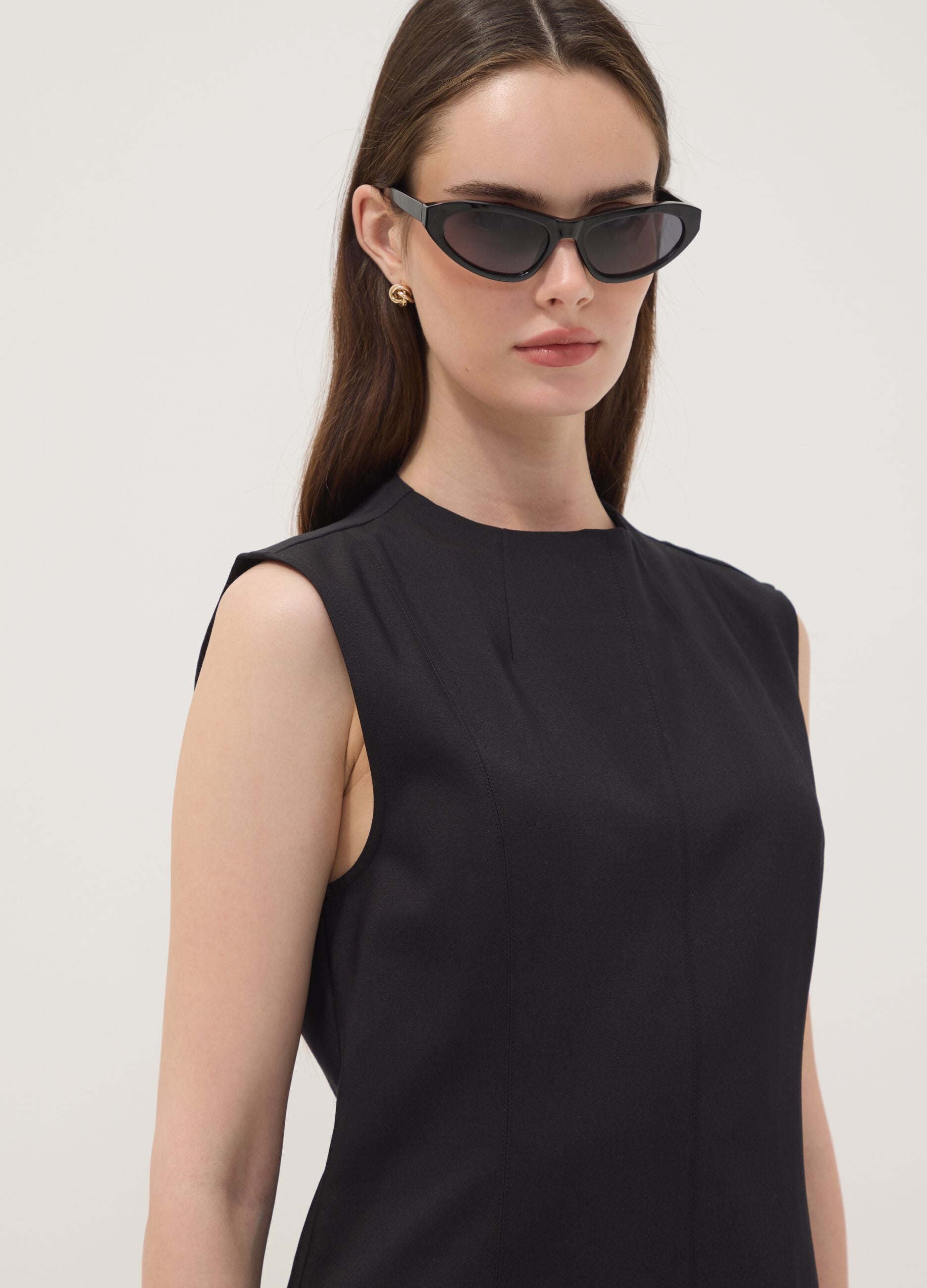 Black sleeveless fitted dress in stretch cotton with crew neck
