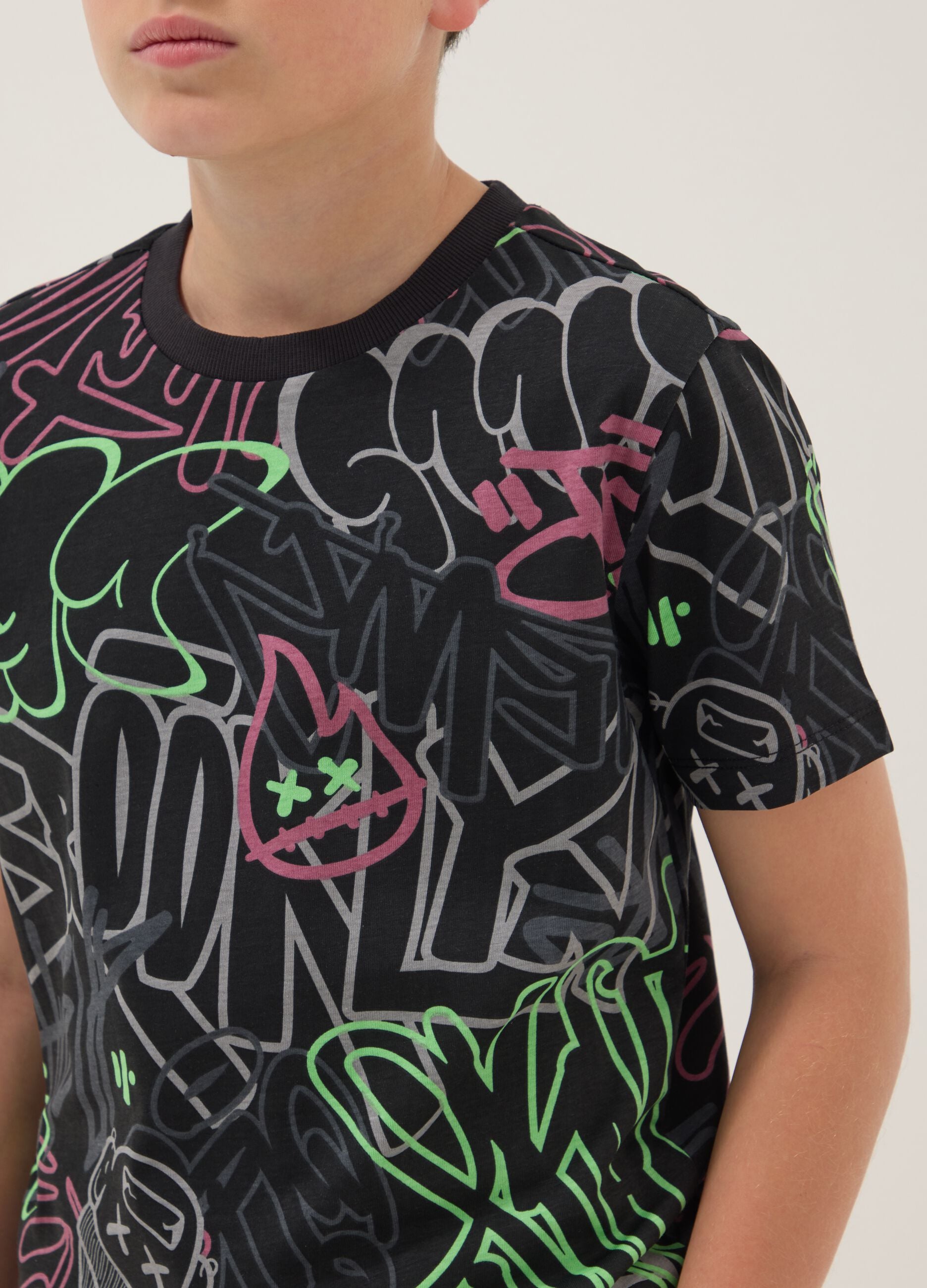 Boys&rsquo; pure cotton multicolour graffiti T-shirt, regular fit