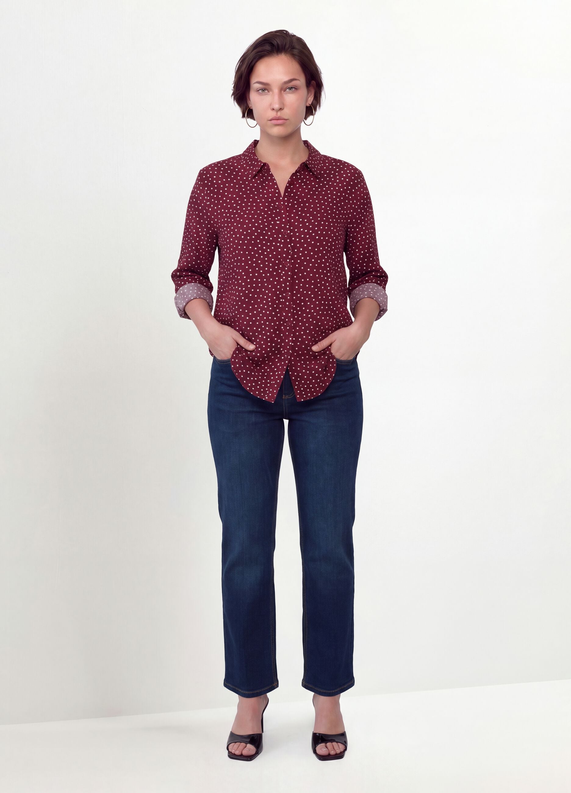 Red polka-dot shirt with classic collar, regular fit