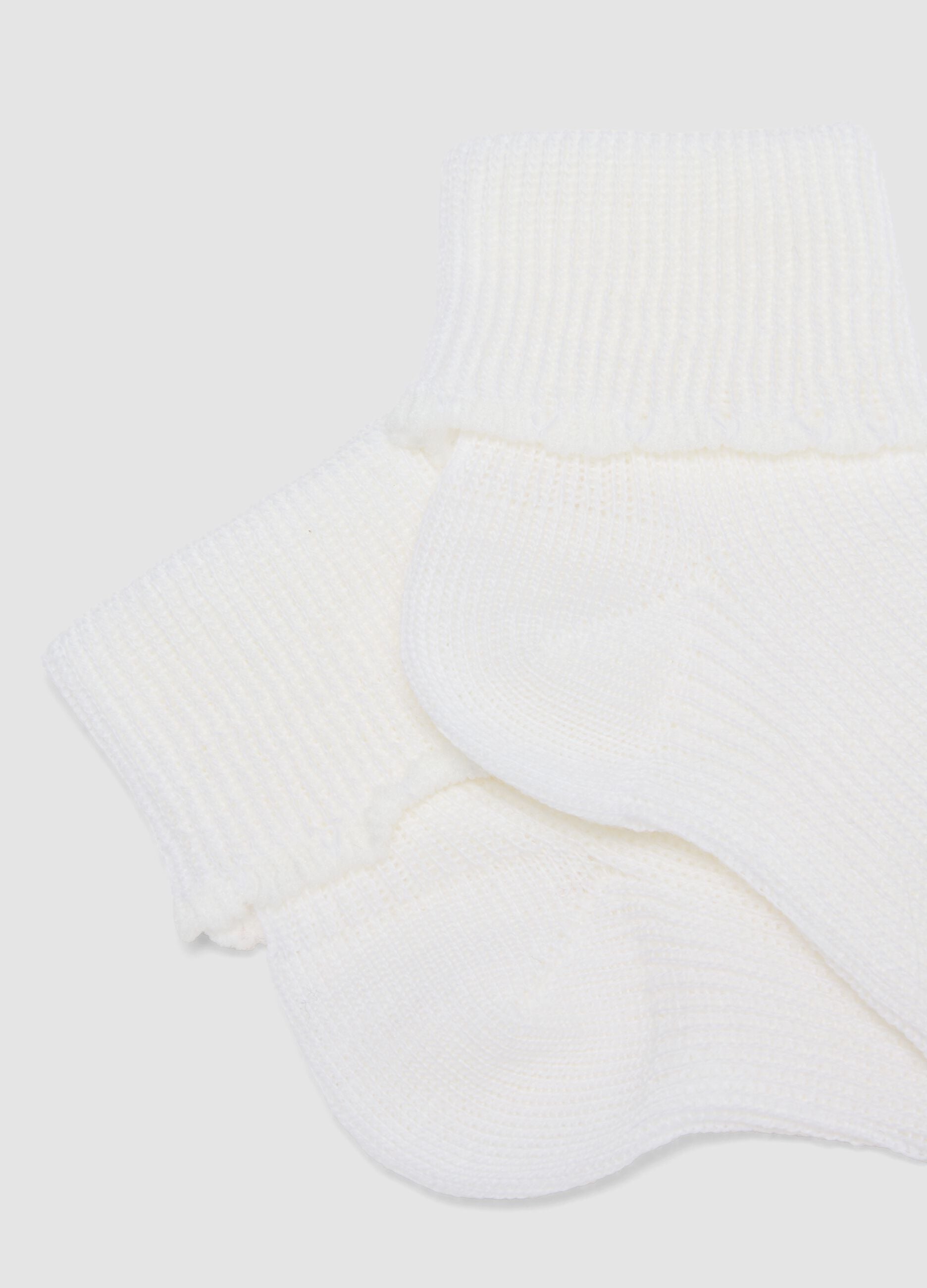 2-pack of short white wool-blend socks for newborns