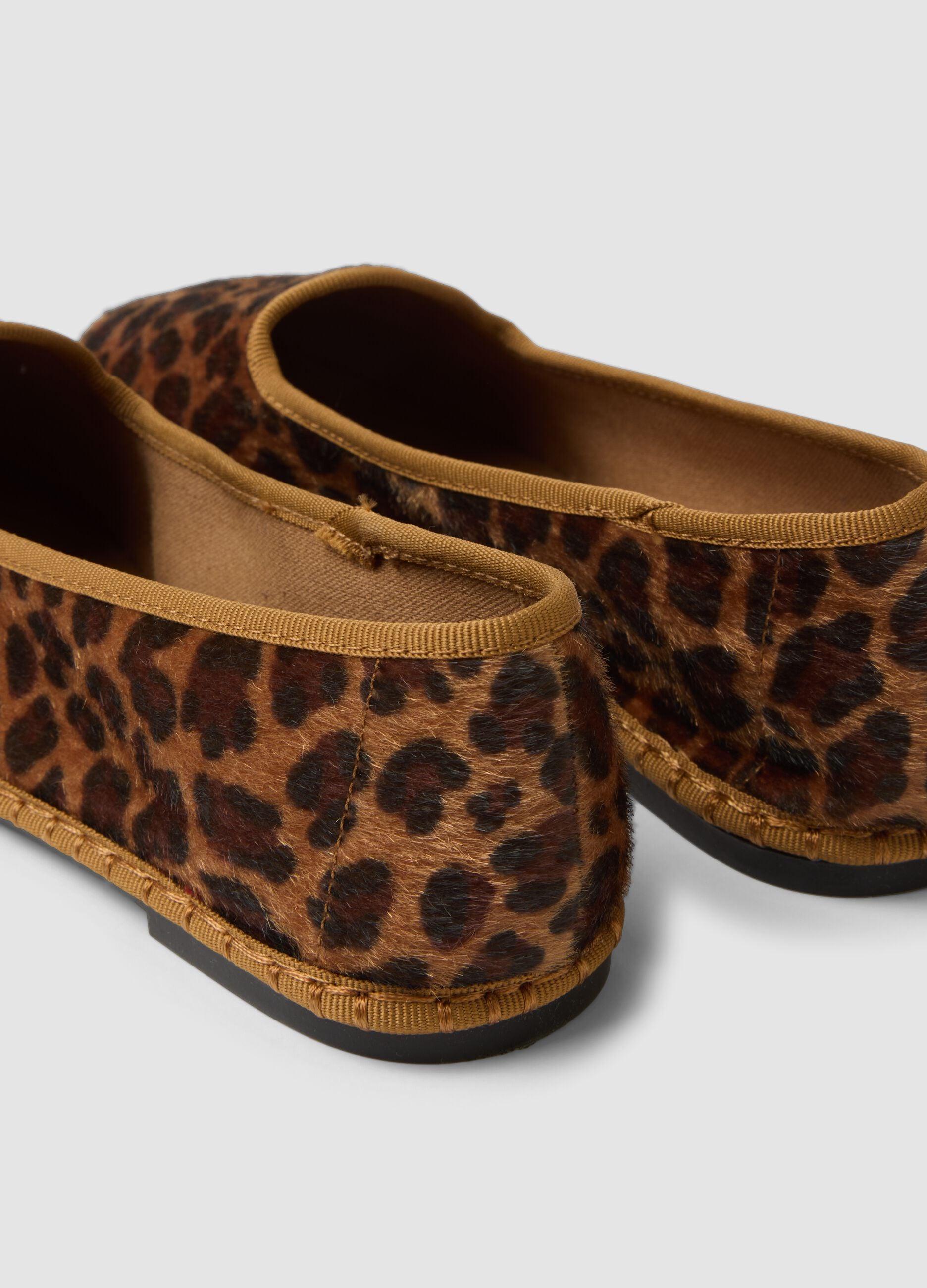 Classic brown Friulane slippers with animal print