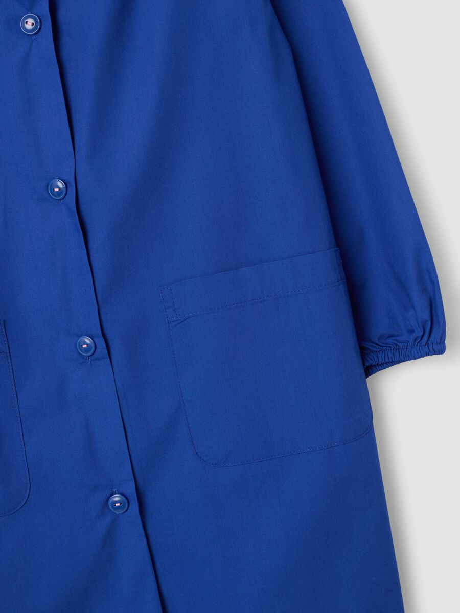 2-pack of blue school aprons with white collar_3