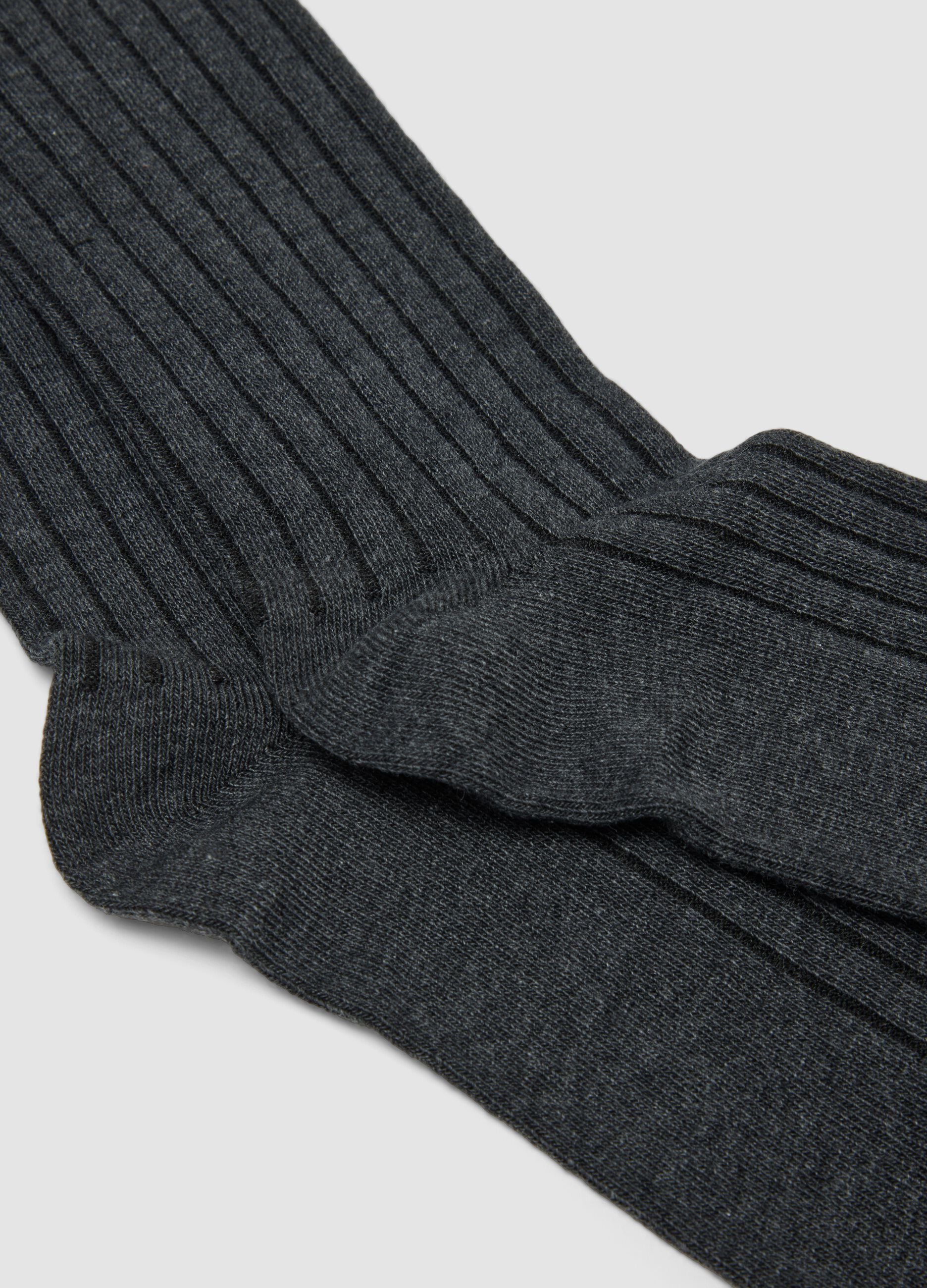 Long ribbed grey socks in pure organic cotton