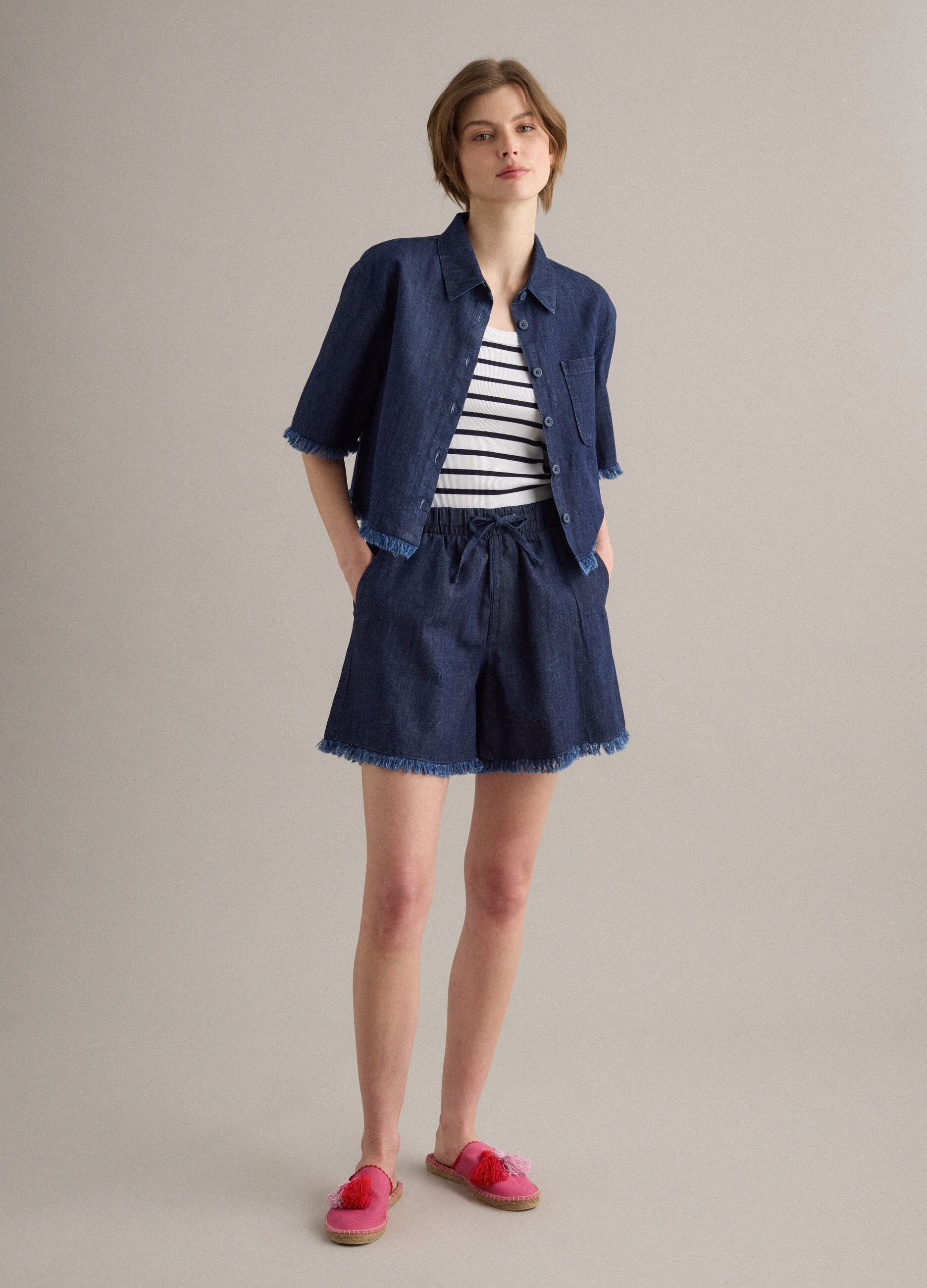 Blue cotton-blend denim shorts, regular fit with frayed hem