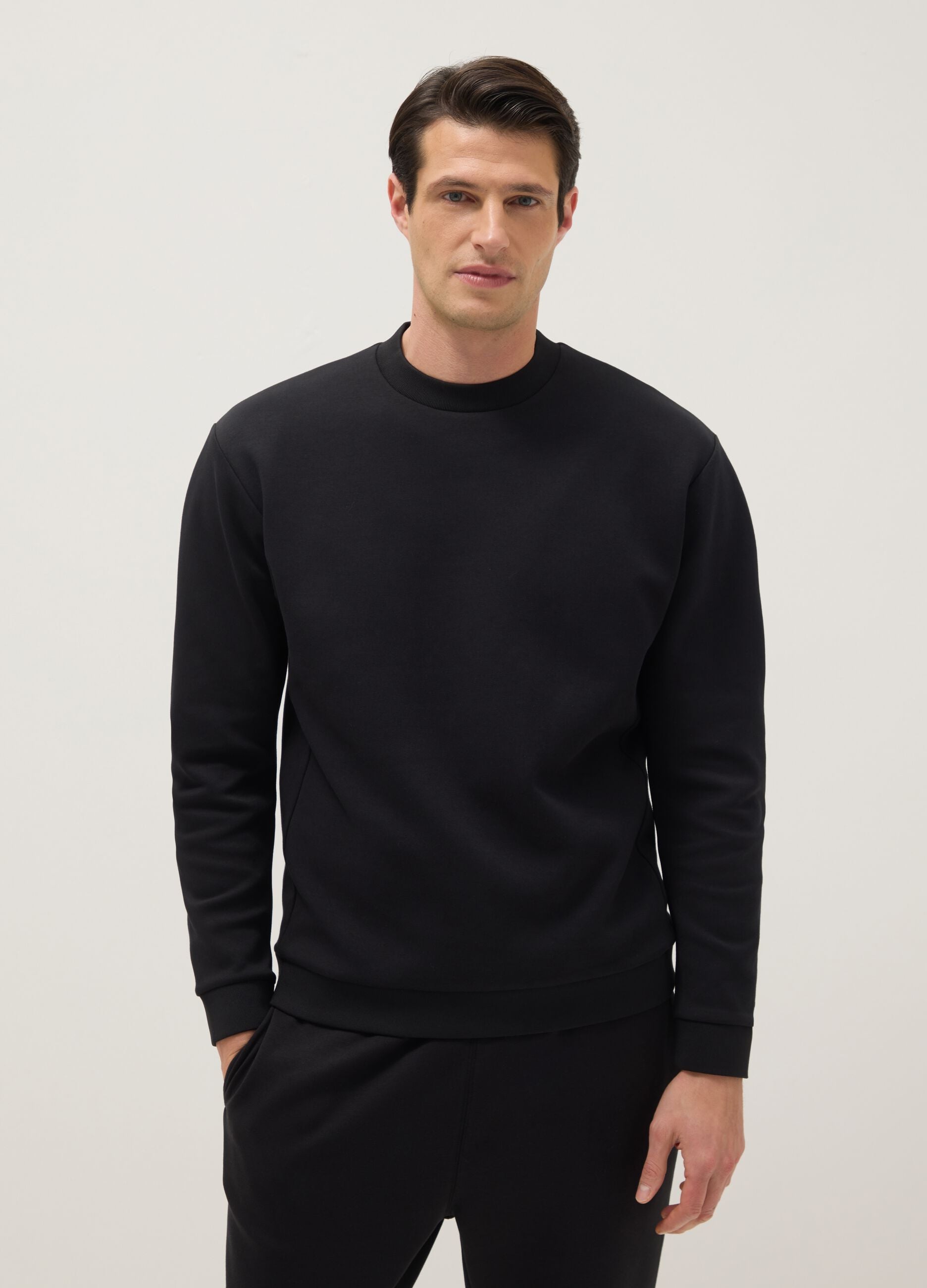 Black regular fit cotton blend crew neck sweatshirt