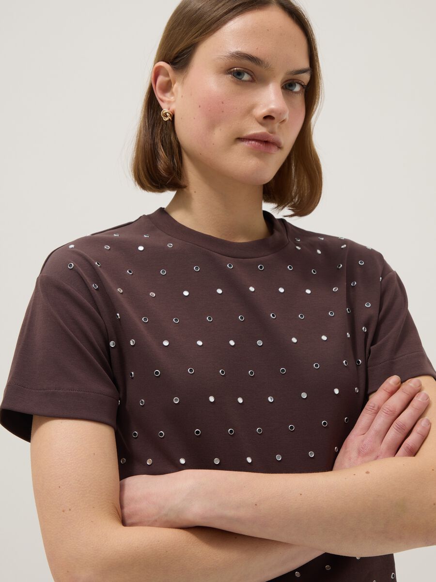 Brown stretch cotton T-shirt with studs, regular fit_0