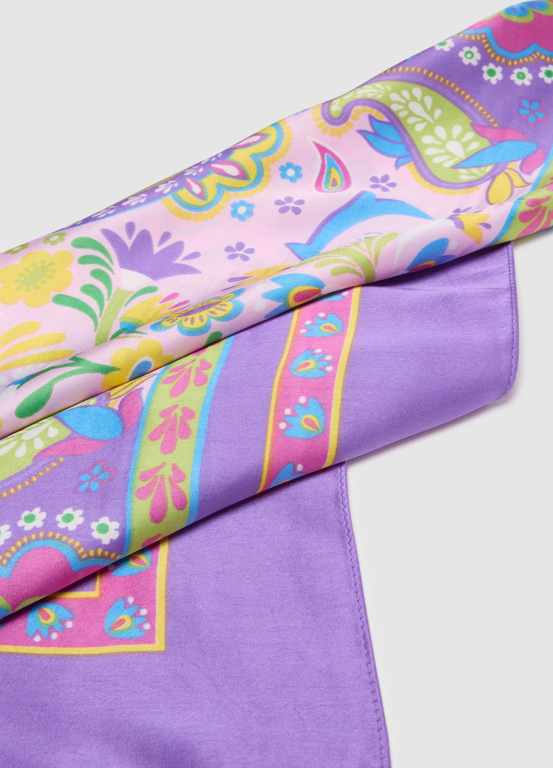 Multicolour scarf with floral patterns