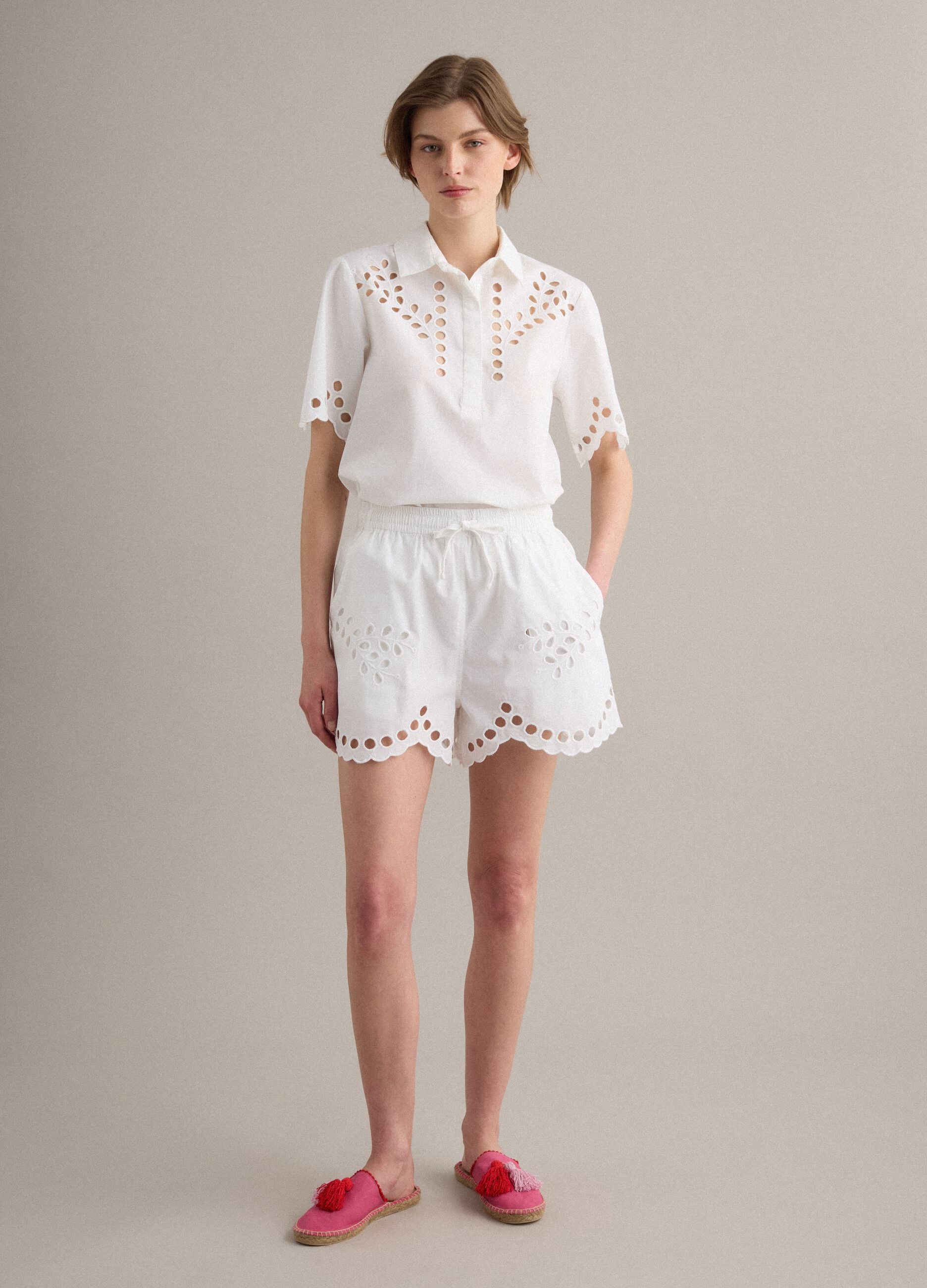 White pure cotton shorts with elasticated waistband
