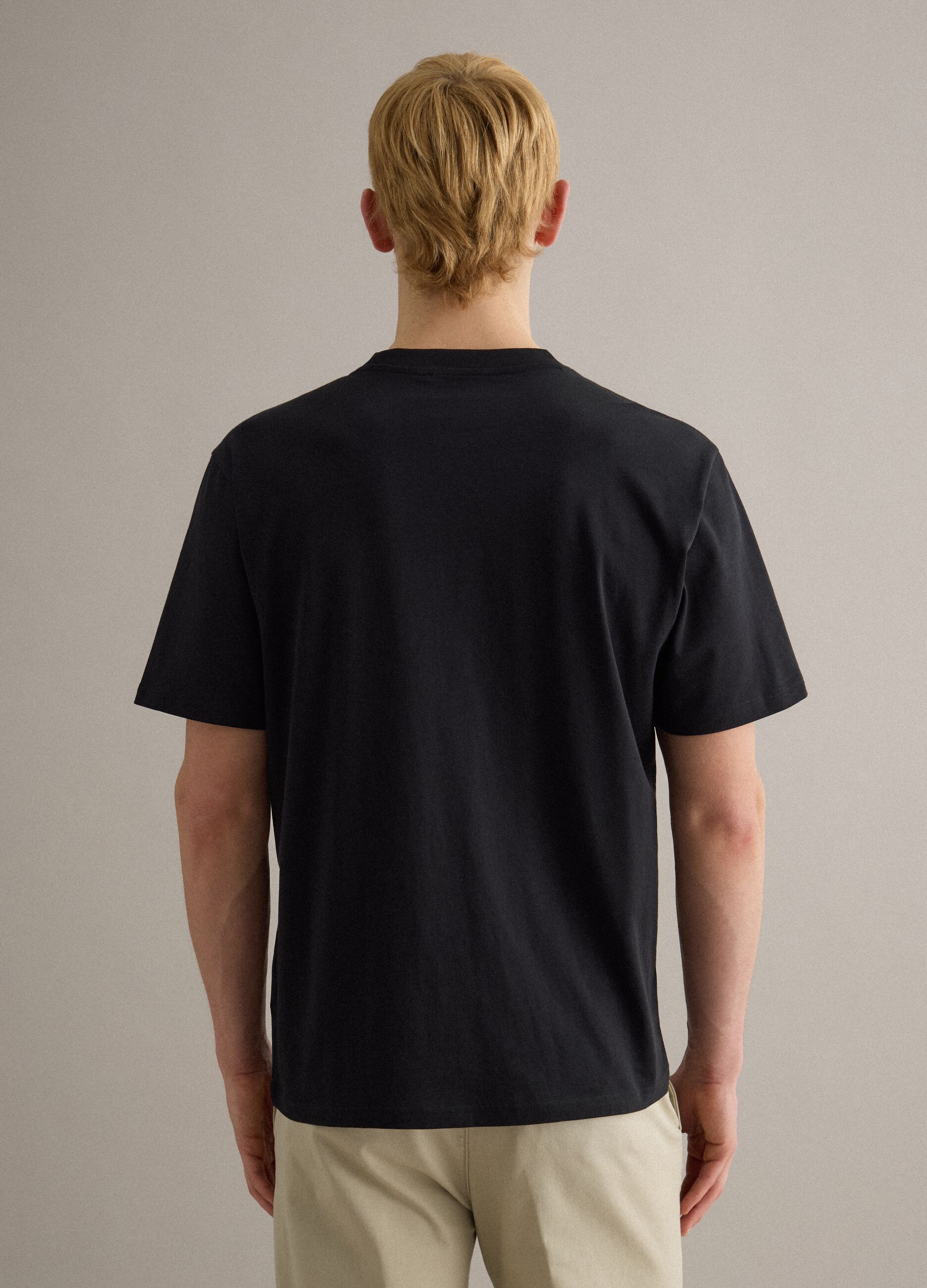 Men's black crew neck t-shirt in pure cotton, relaxed fit