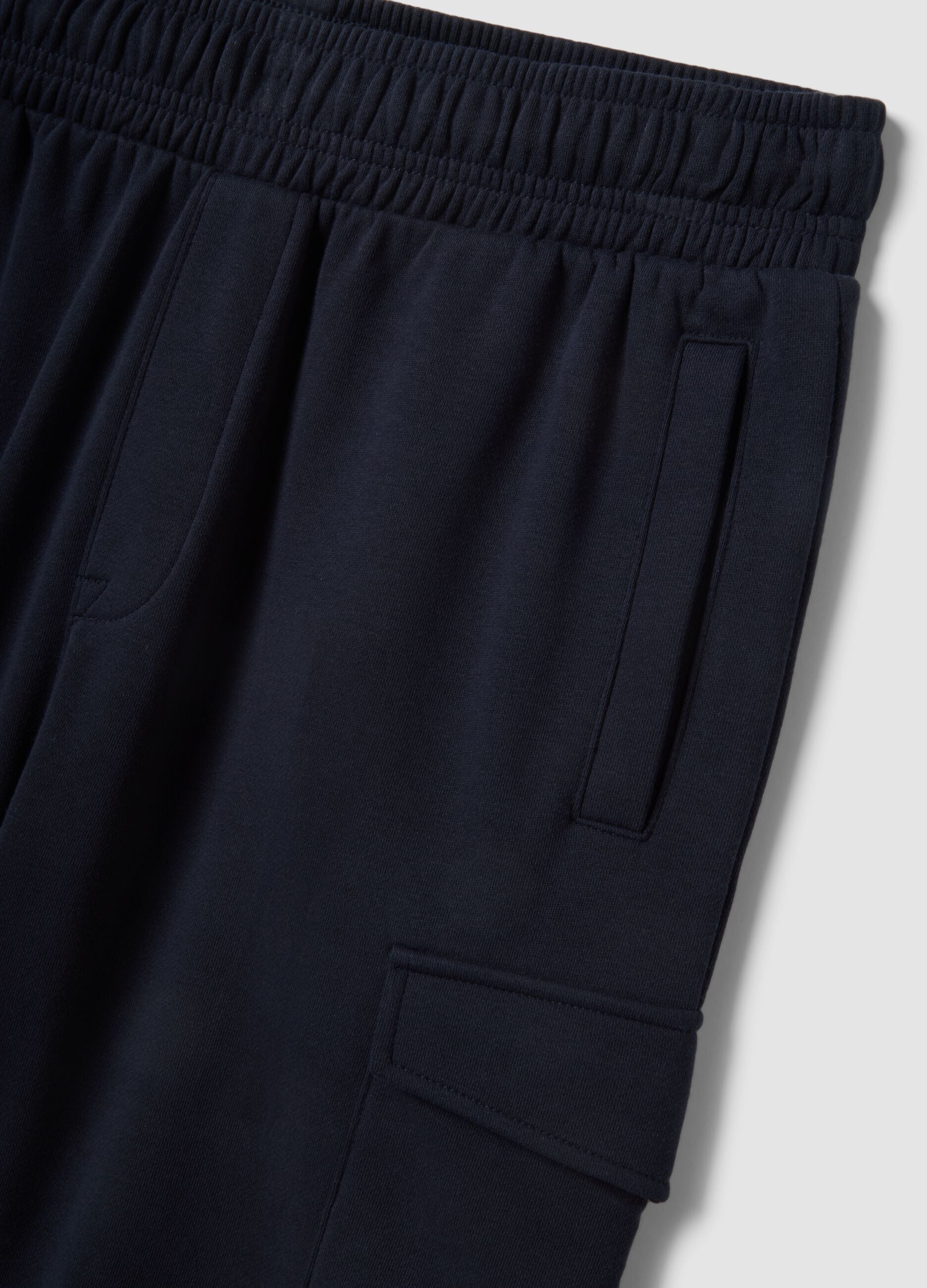 Blue cotton-blend cargo-pocket Bermuda shorts &ndash; relaxed fit