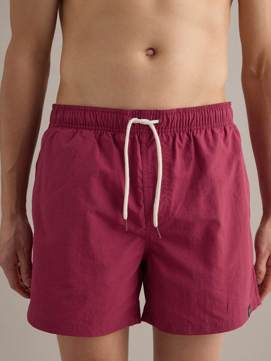Boxer da mare rosso con vita elasticizzata e coulisse_2