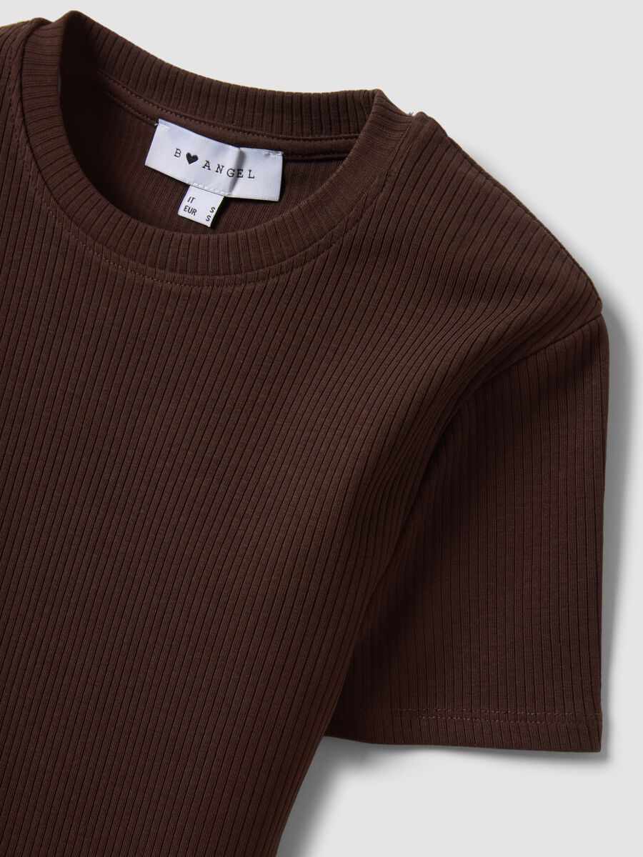 T-shirt fitted in cotone elasticizzato marrone a costine_5
