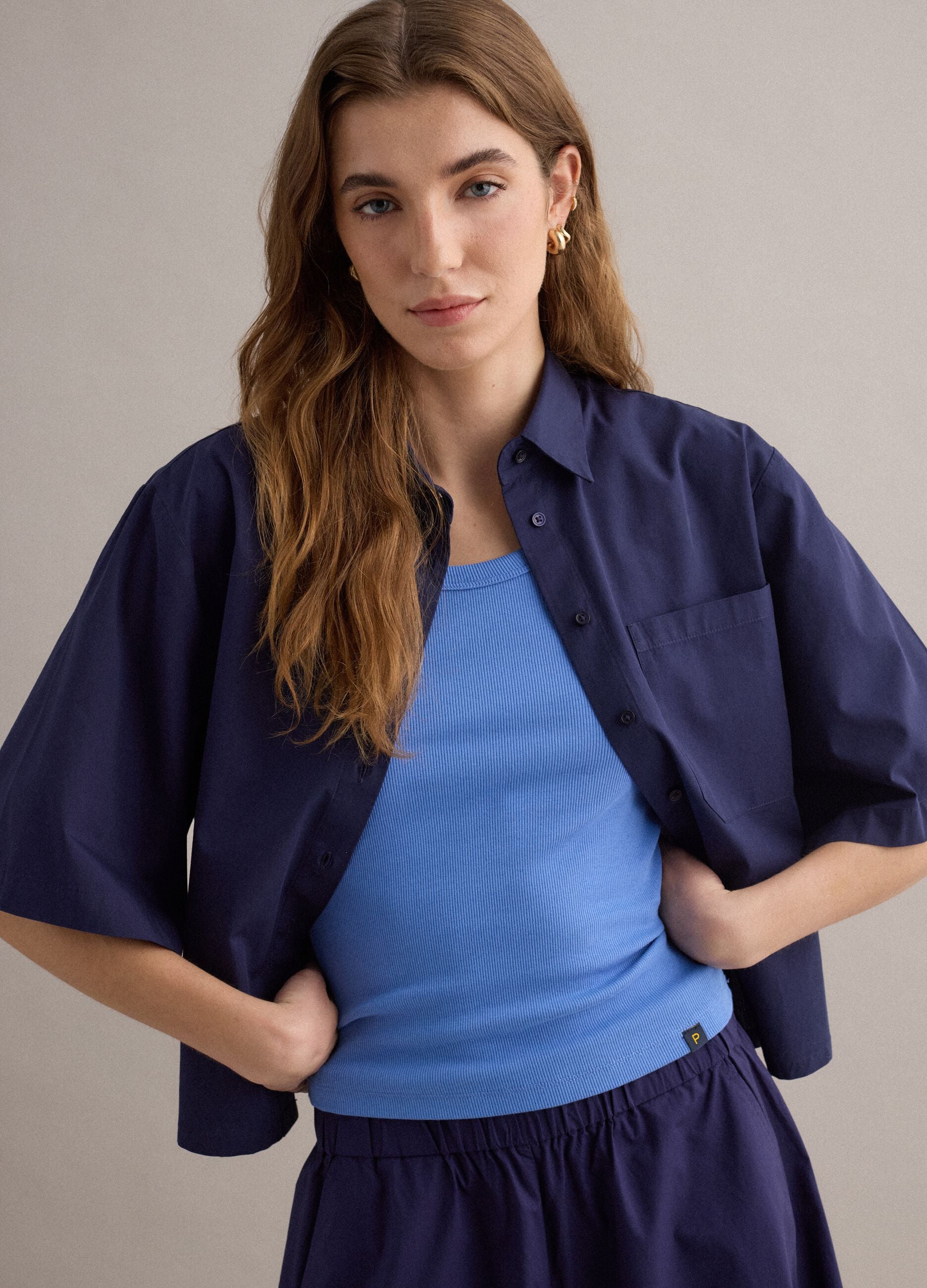Camicia blu in puro cotone con taschino over fit
