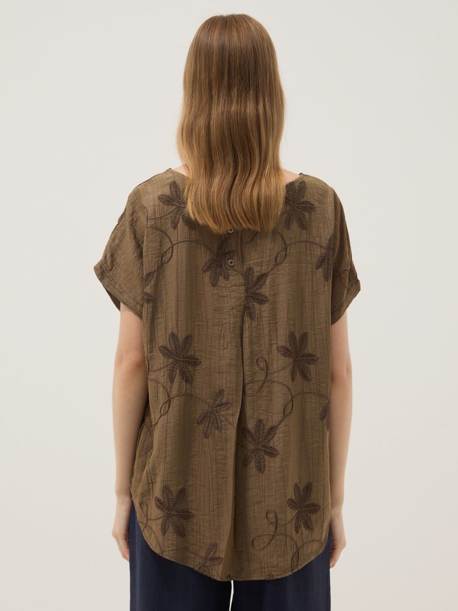 Brown viscose-blend blouse with floral embroidery_3