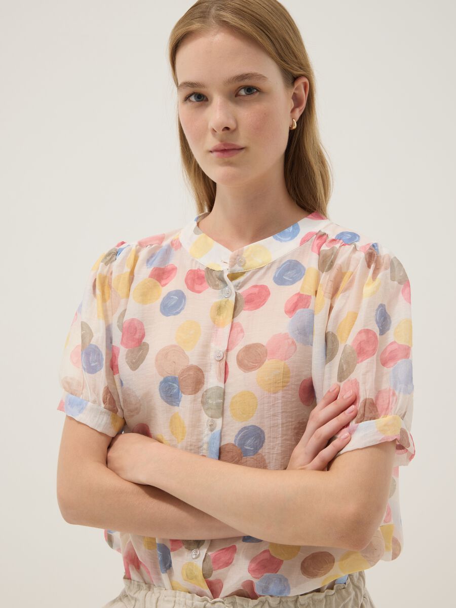 Blusa multicolor in misto lyocell con maniche corte_2