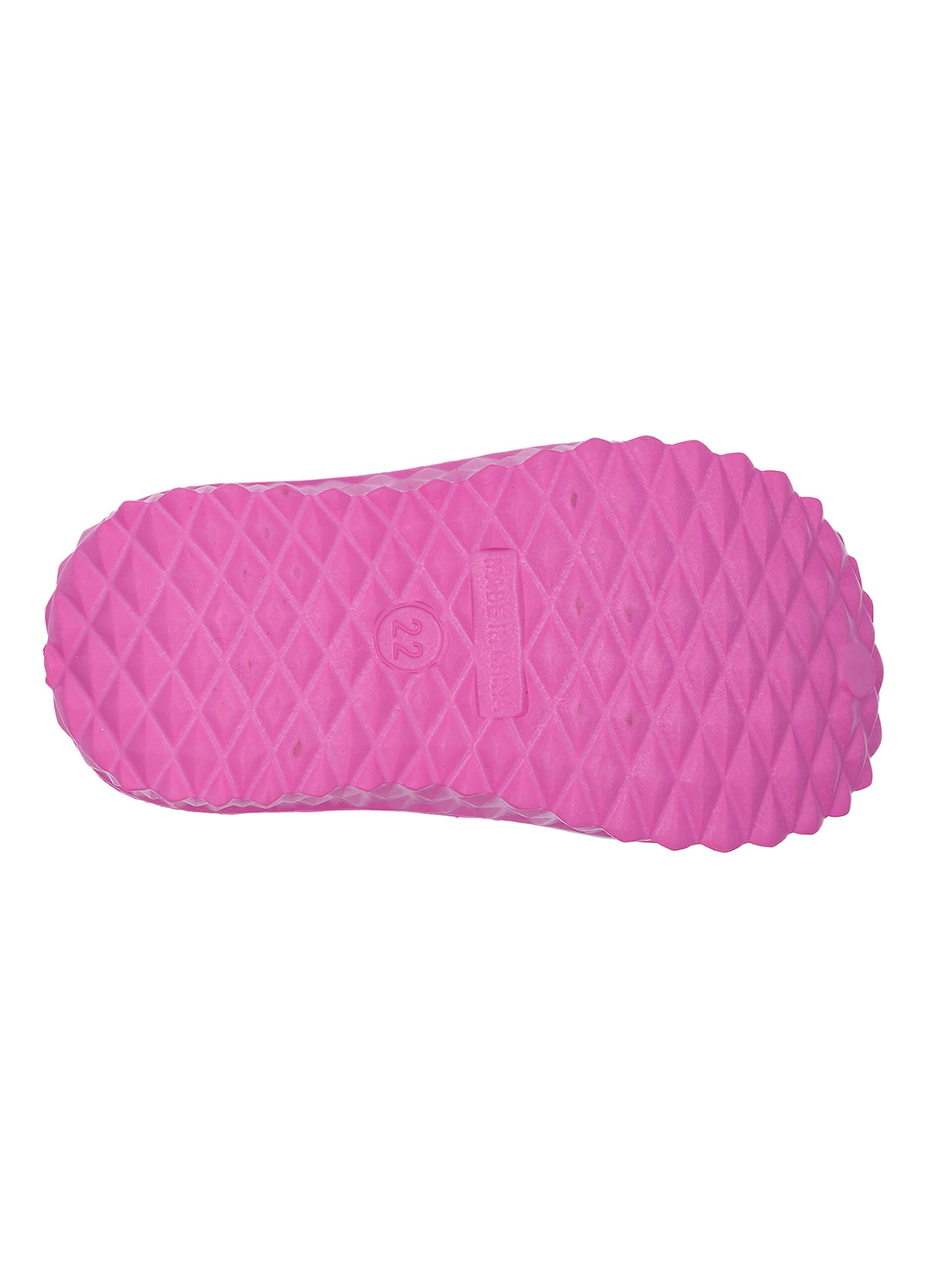 Girls' pink sandals with heart embellishment
