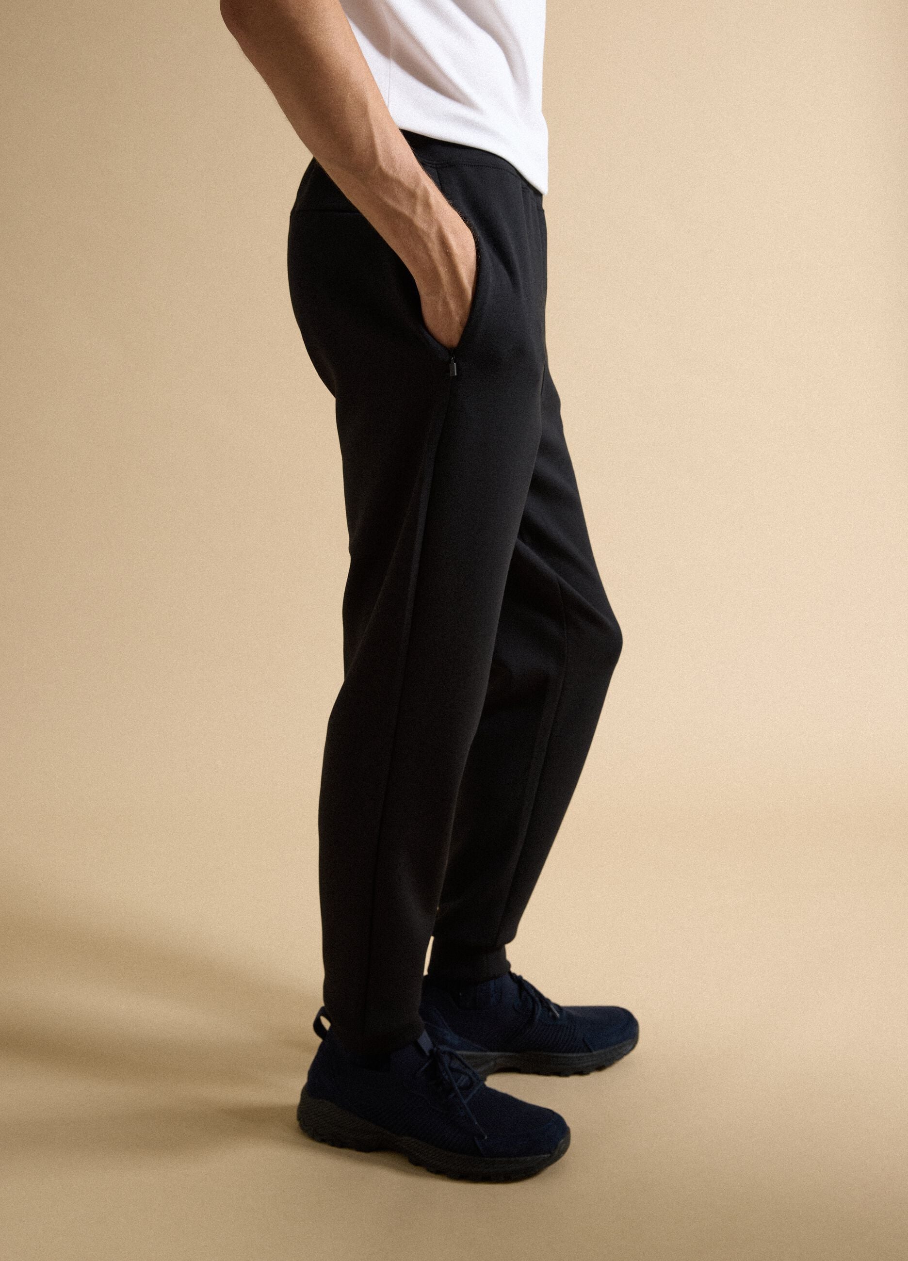 Black regular-fit joggers in stretch Easy Dry fabric