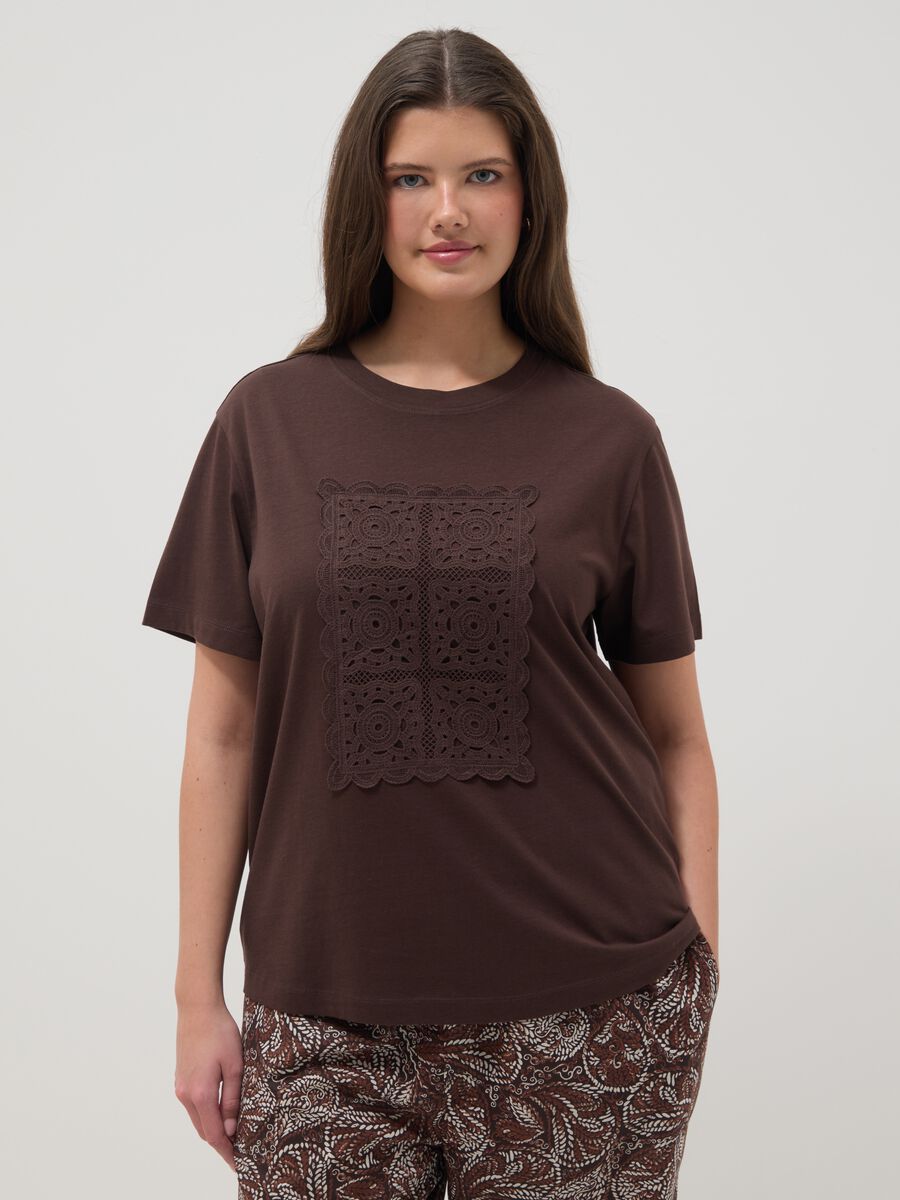 Brown pure cotton regular fit t-shirt with applied flower_0