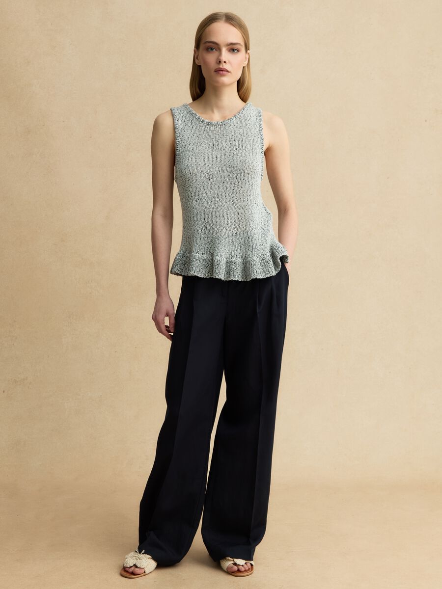 Top in tricot bianco e nero regular fit con volant_2