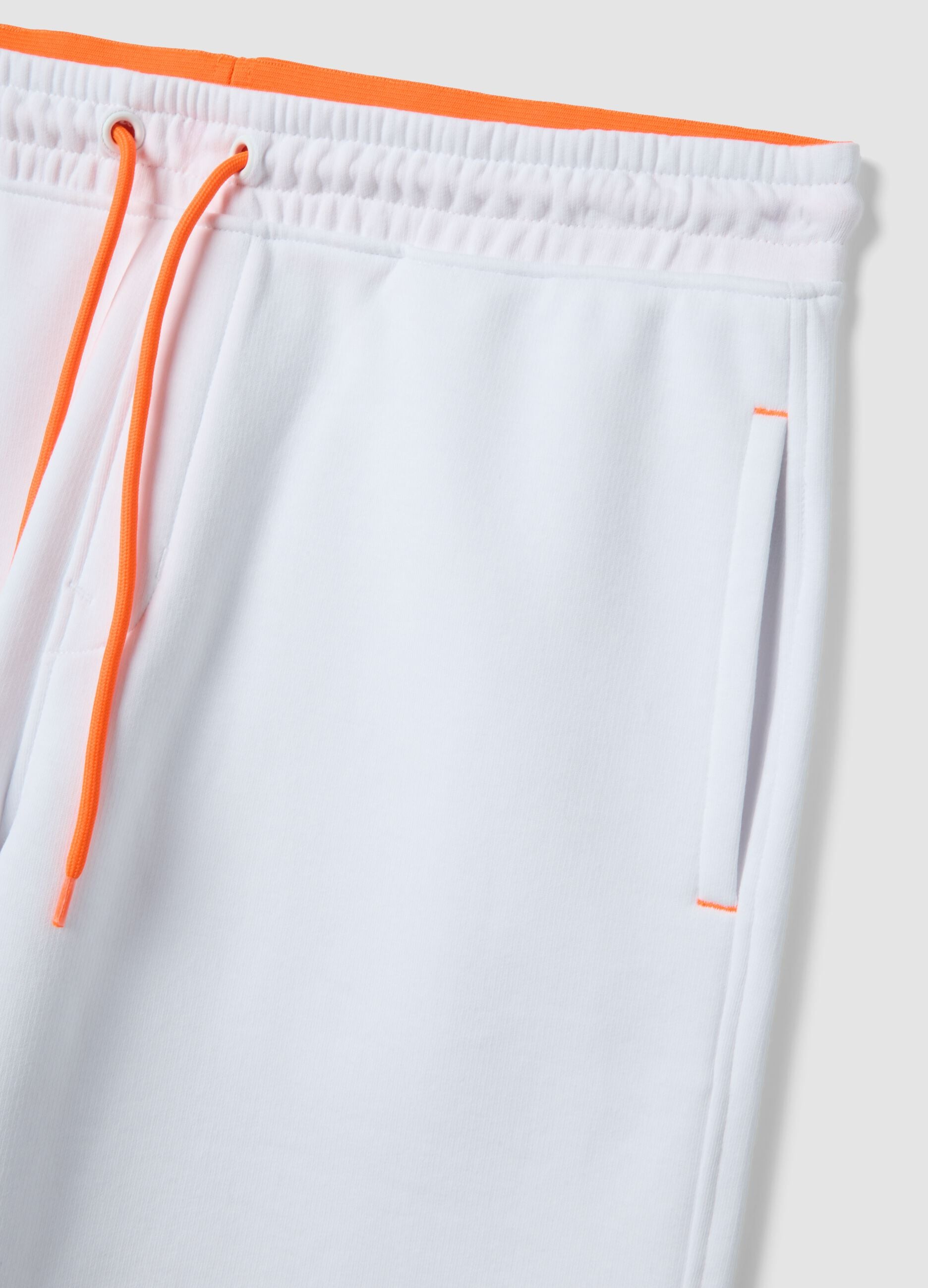 White cotton-blend Bermuda shorts with elasticated waistband