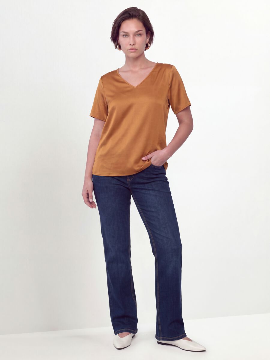 Brown satin V-neck blouse in stretch fabric, regular fit_2