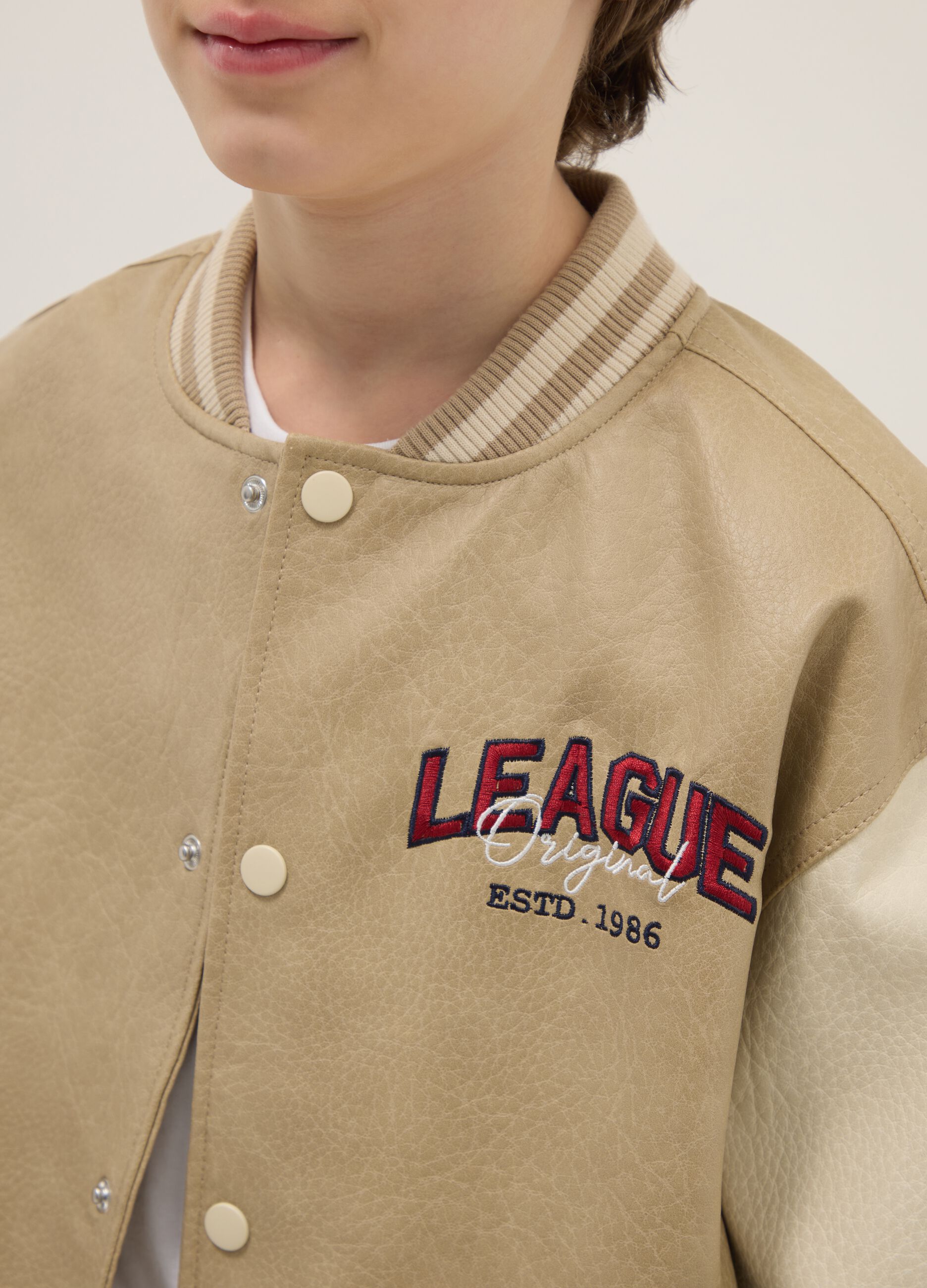 Beige boy's bomber with regular fit and buttons
