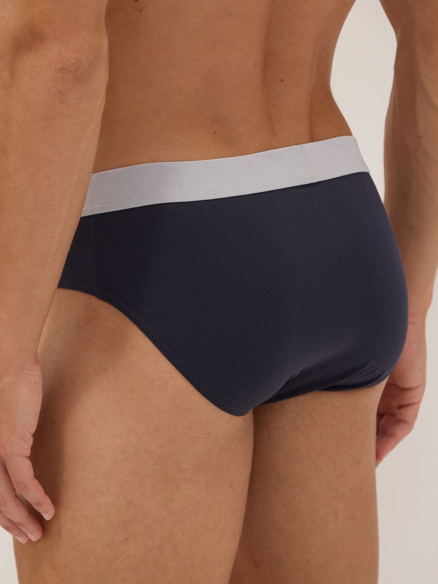 3-pack of multicolour men&rsquo;s briefs in organic stretch cotton_2