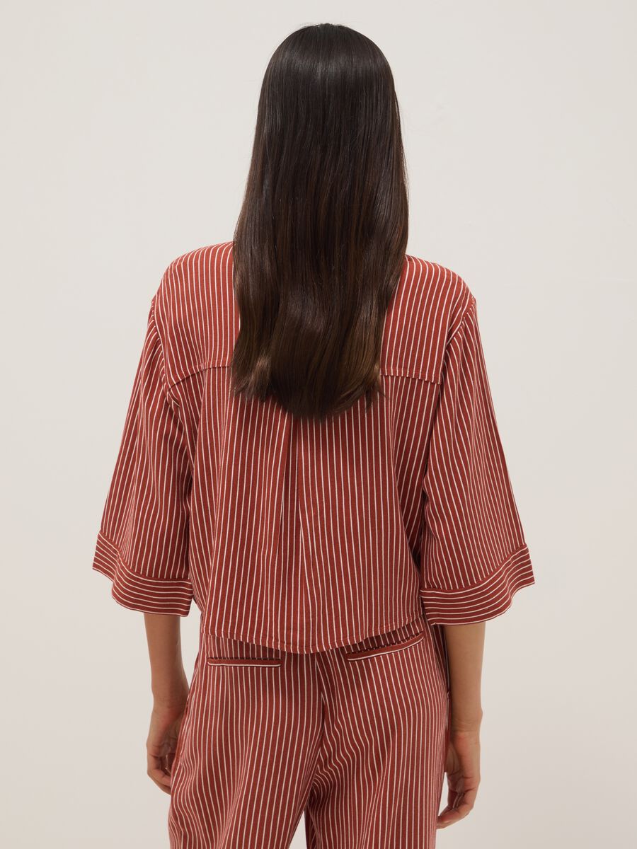 Camicia in misto viscosa e lino a righe bianche e rosse regular fit_2
