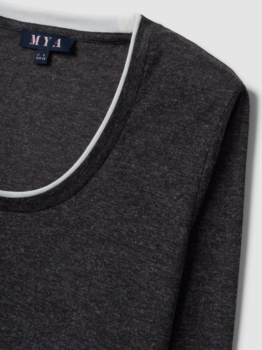Grey viscose-blend T-shirt with white contrast crew neck, regular fit_1