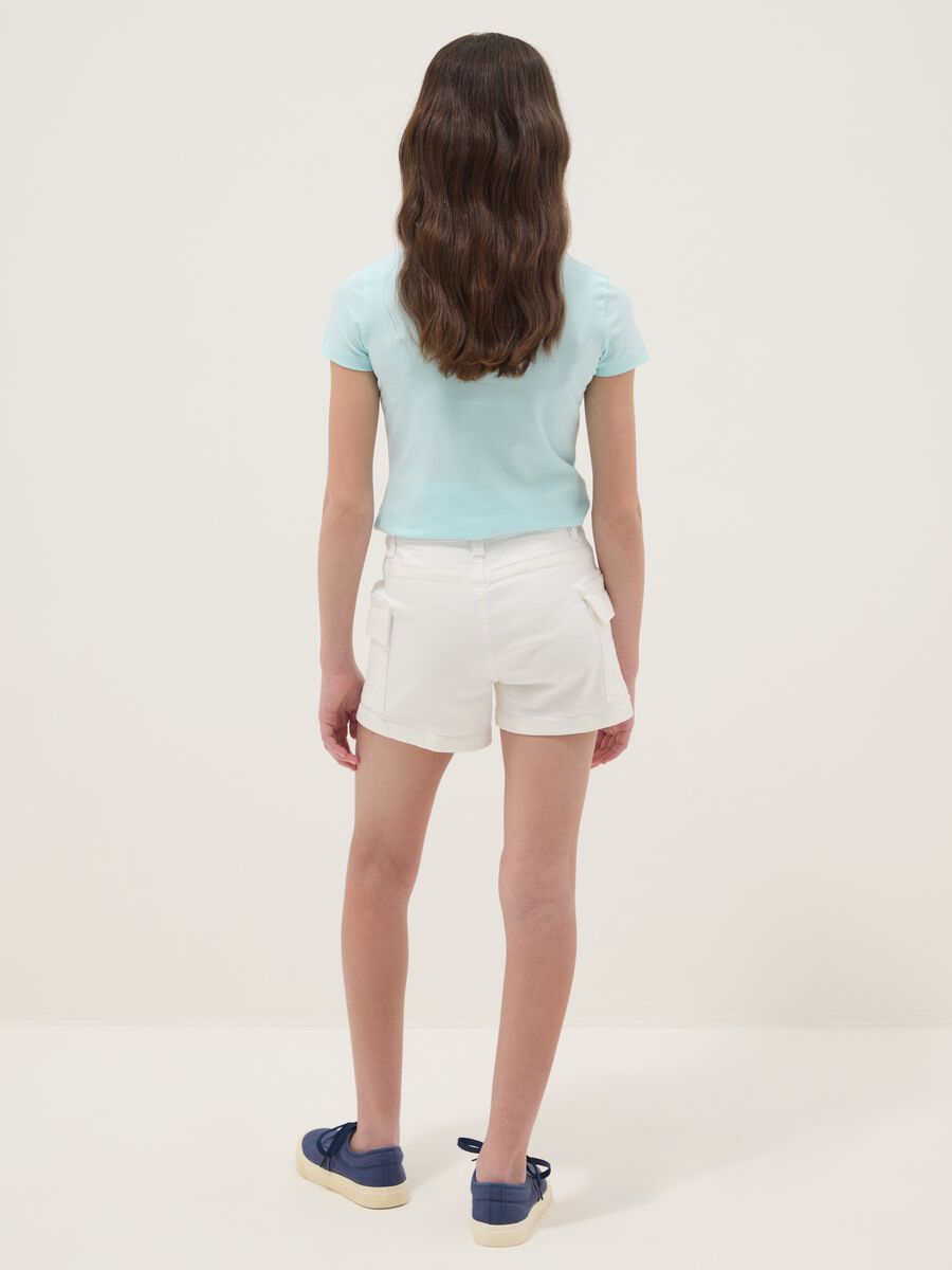 Girls&rsquo; white denim cargo shorts in stretch cotton, slim fit_1