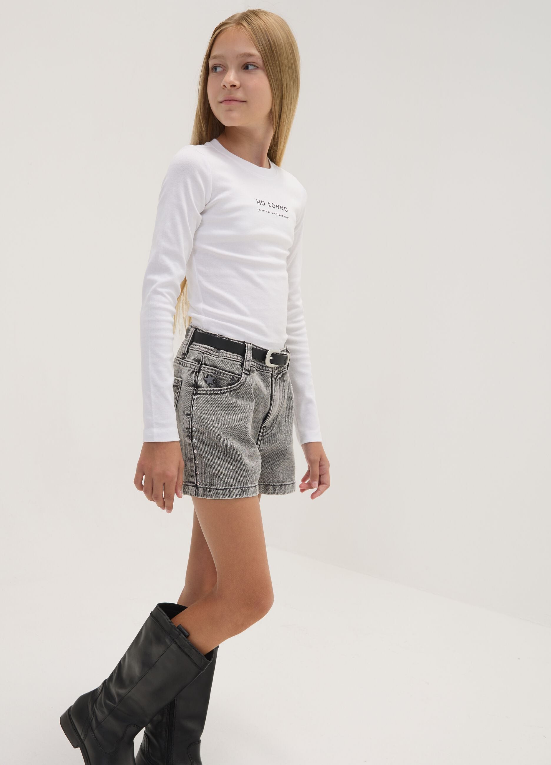 White organic stretch cotton T-shirt with ribbed neckline