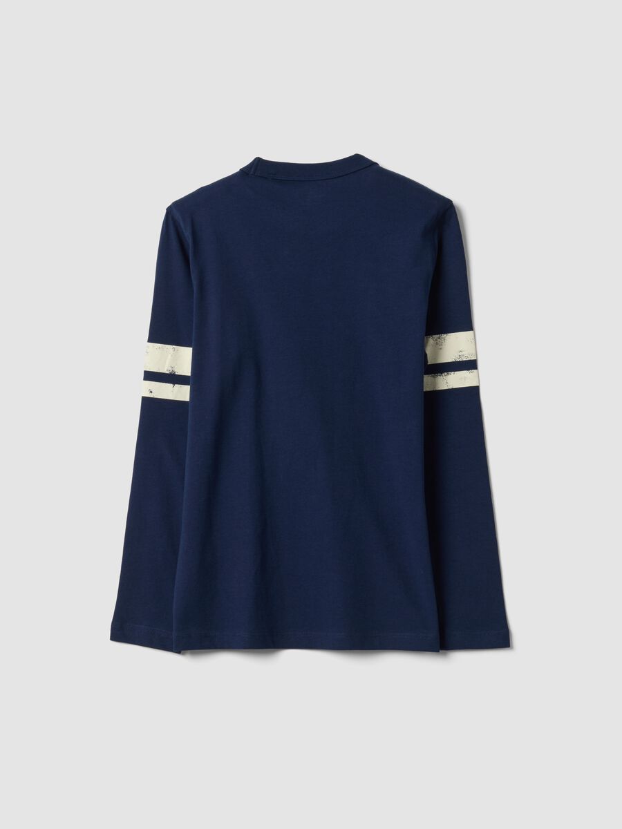 T-shirt blu in puro cotone organico con stampa college per ragazzo_5