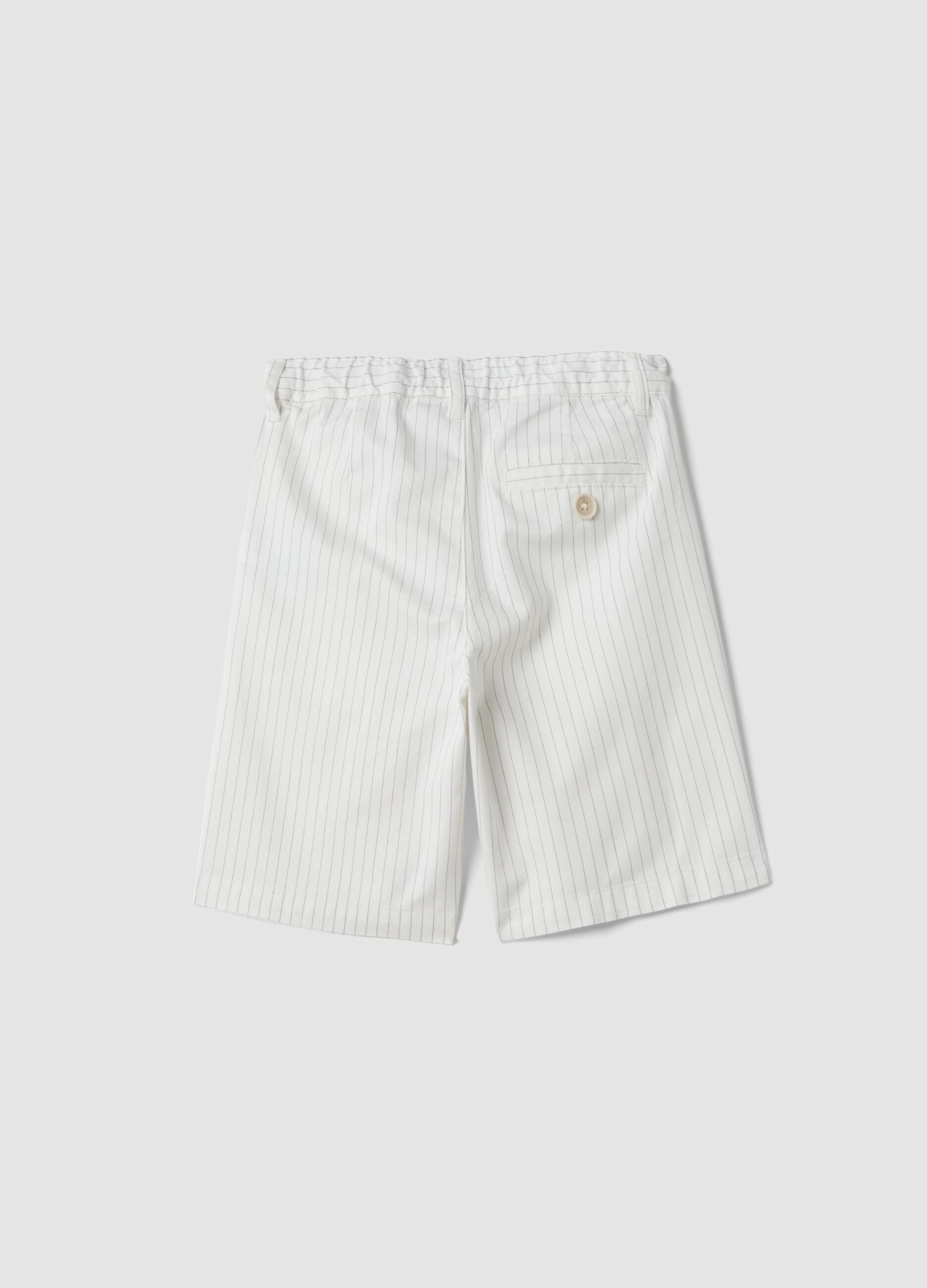Boys&rsquo; white striped pure cotton shorts, regular fit