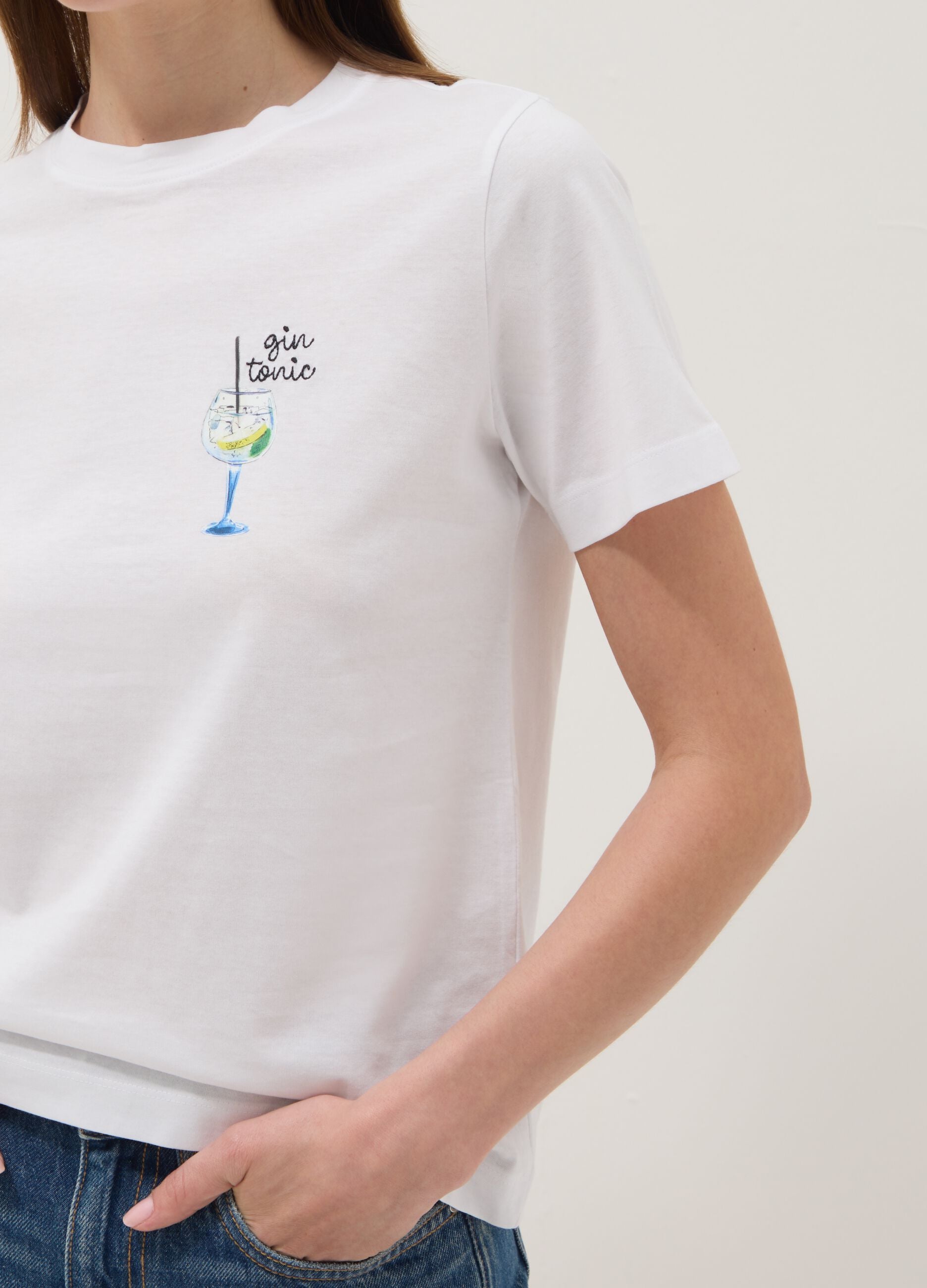 White pure cotton T-shirt with print, regular fit