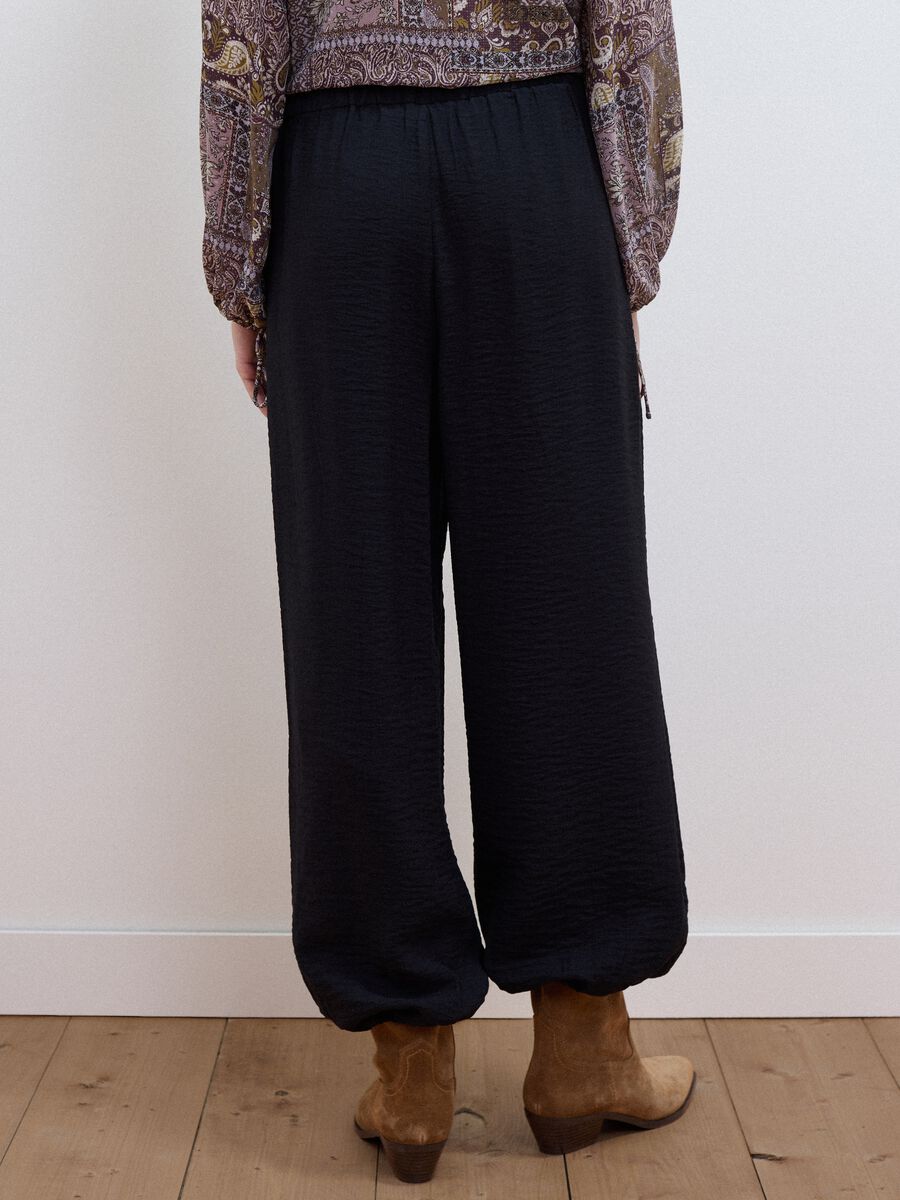 Black relaxed-fit viscose-blend trousers_2