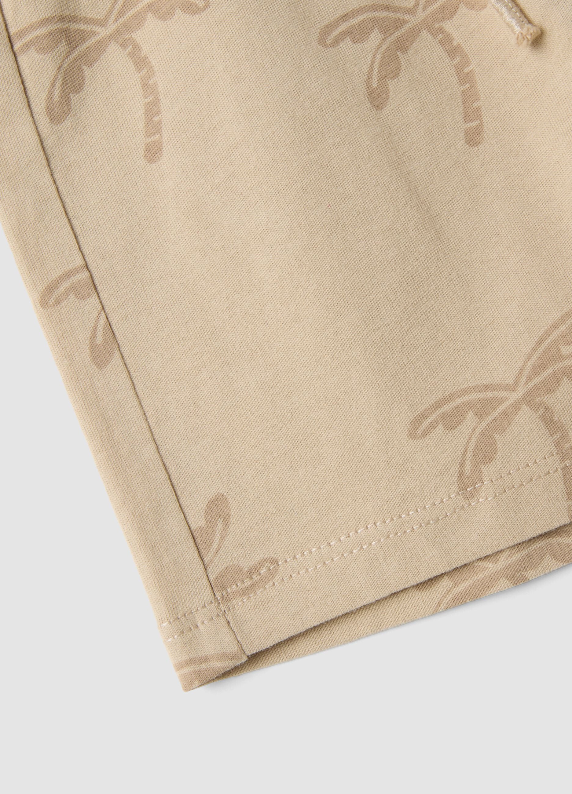 Beige organic cotton shorts with all-over print