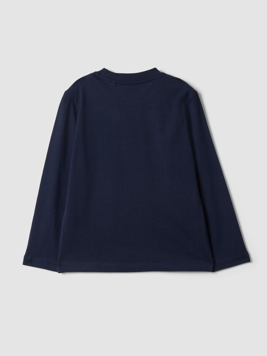T-shirt blu in puro cotone organico con stampa college per bambino_1