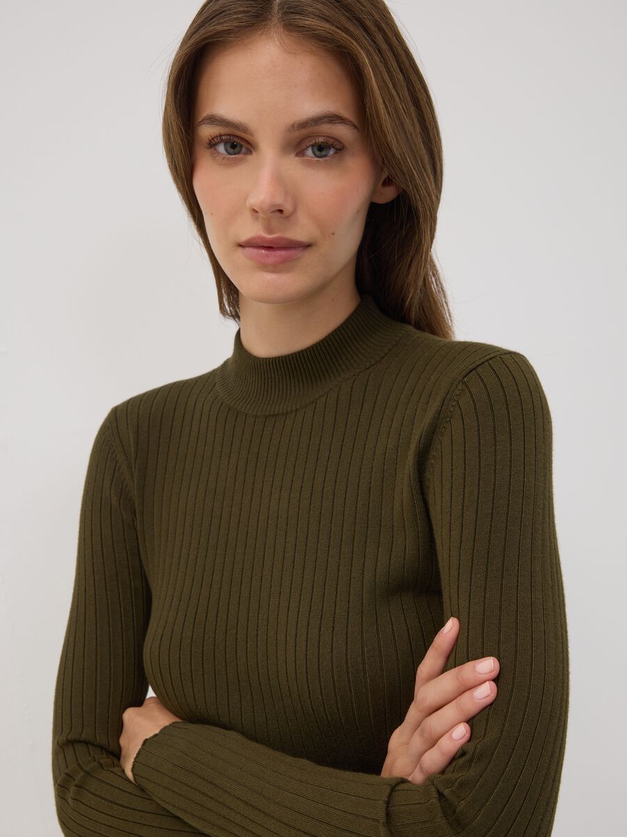 Green ribbed viscose-blend top with high neck_1