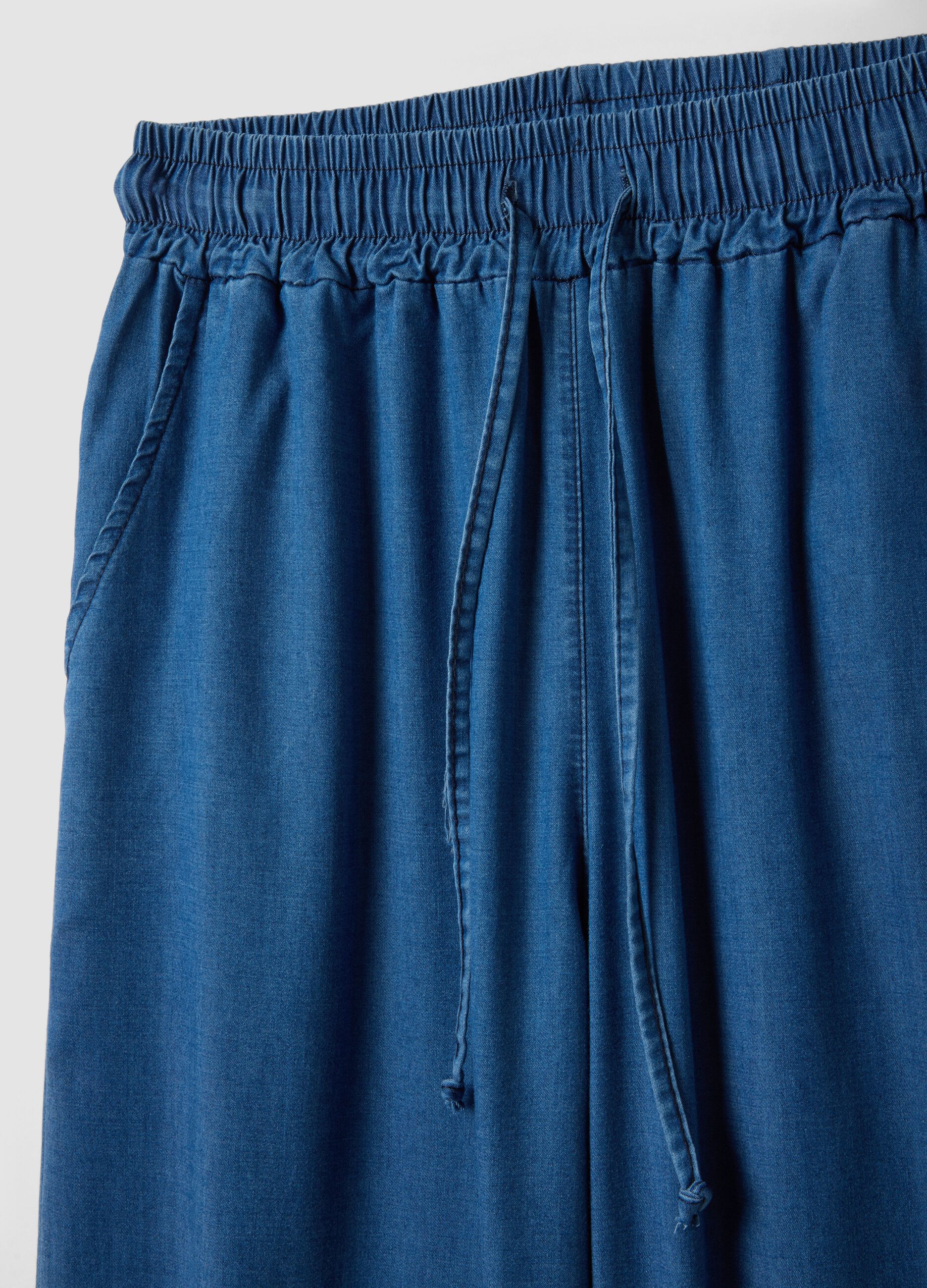 Pantaloni blu in puro lyocell a gamba ampia regular fit
