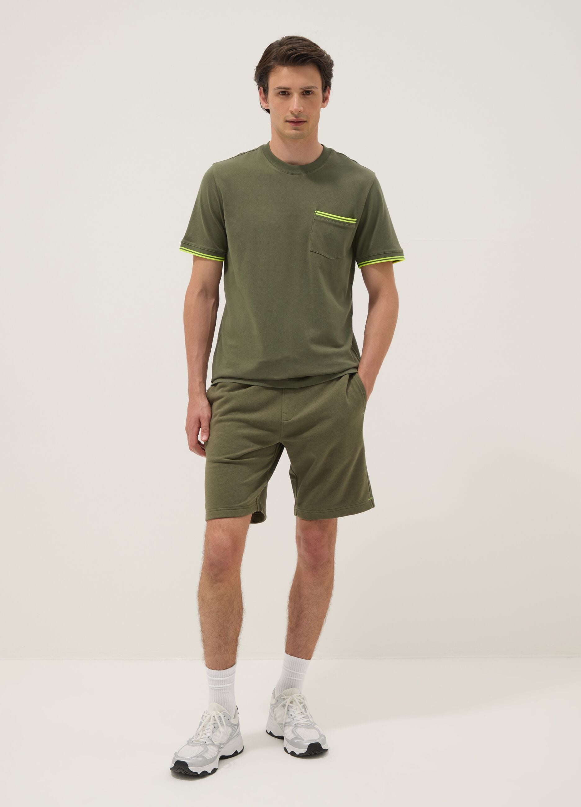 Green stretch cotton T-shirt with chest pocket