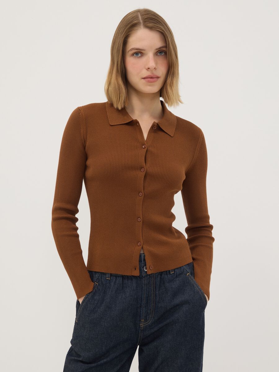 Brown fitted ribbed viscose-blend cardigan with polo collar_0
