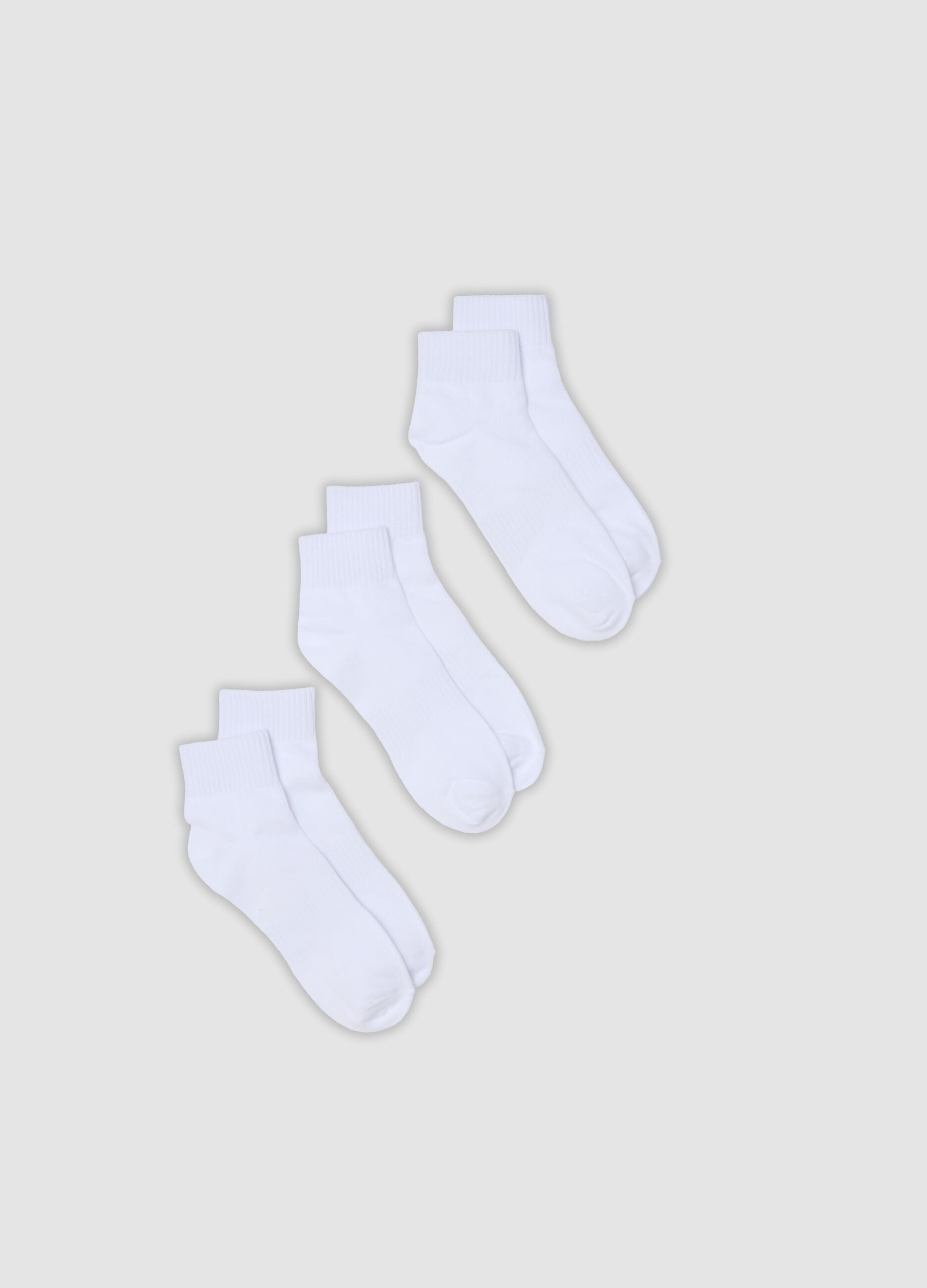 3-pack of white organic cotton ankle sports socks