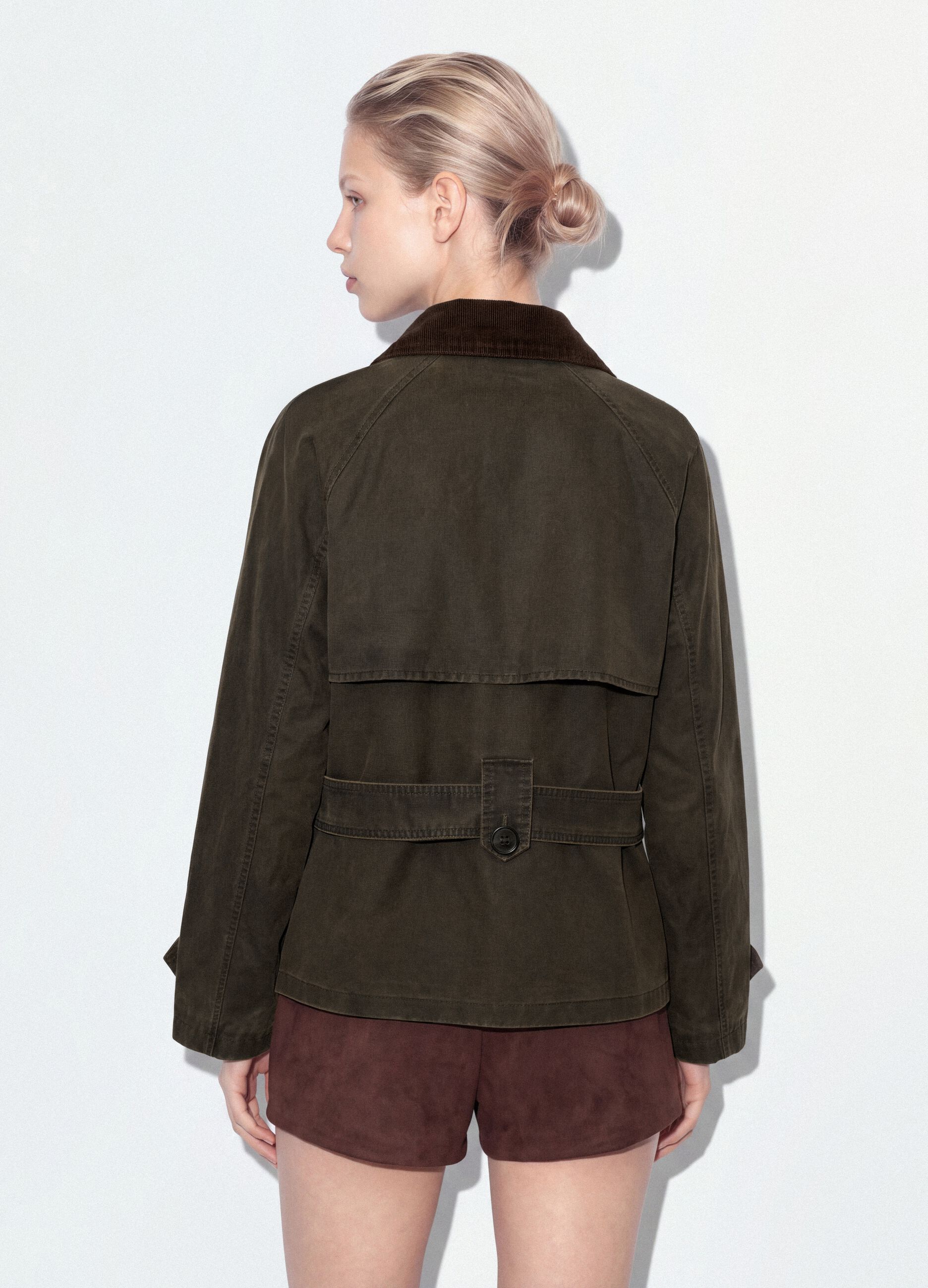Green cotton-blend trench coat with contrasting collar, regular fit